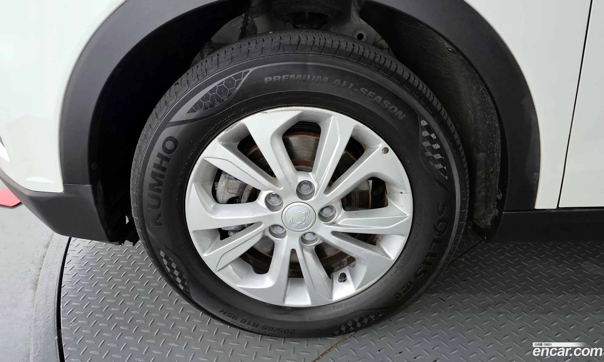 Kg Mobility Ssangyong Very New Tivoli Diesel 16 2Wd V1 - фотография 7215851