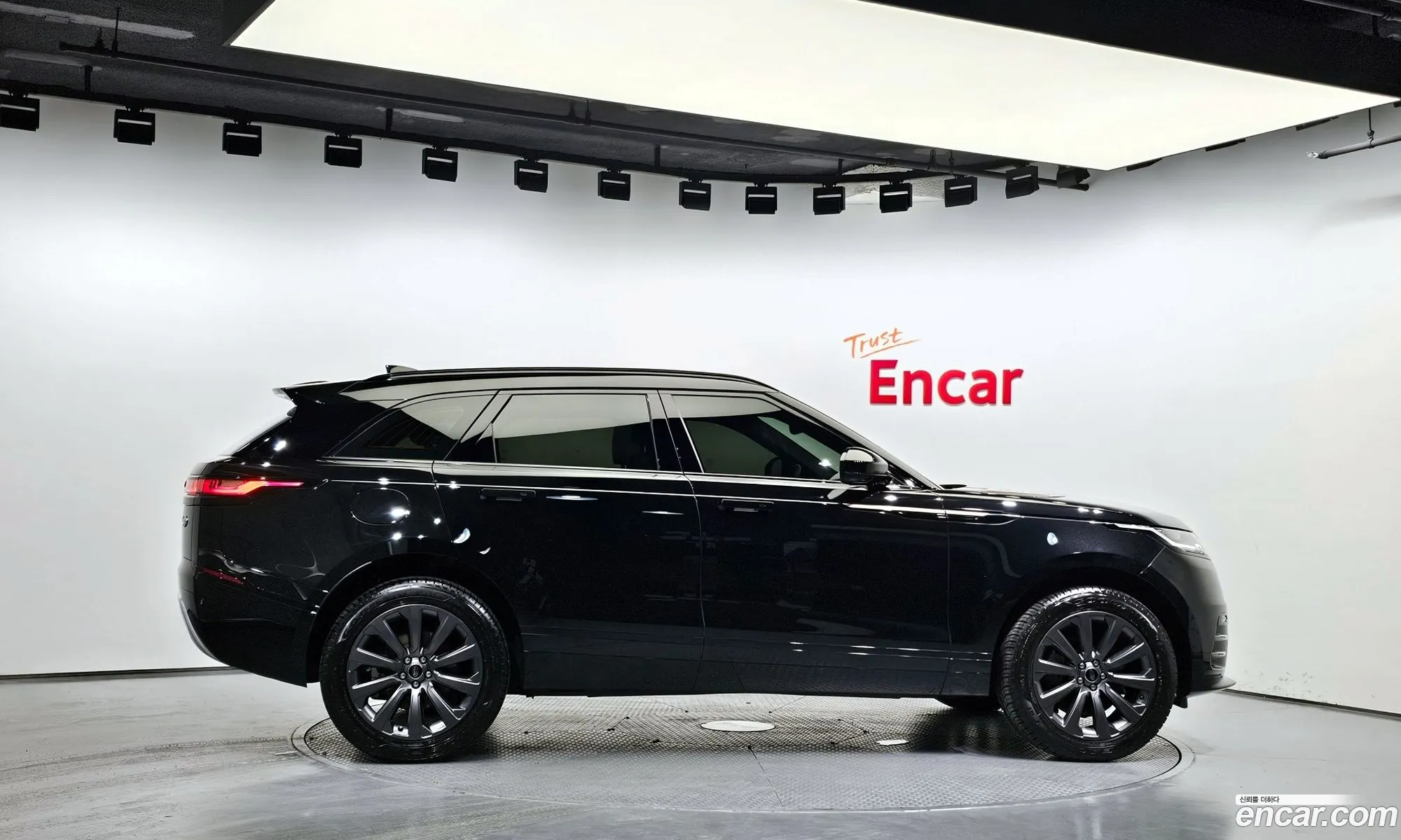 Land Rover Range Rover Velar 20 P250 R-Dynamic Se - фотография 6998504