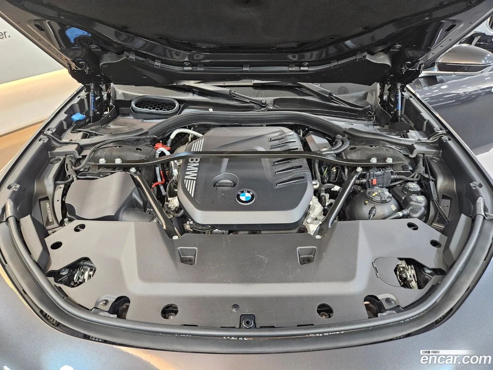 BMW 7 Series G70 740D xDrive Design Pure Excellence - фотография 8372854
