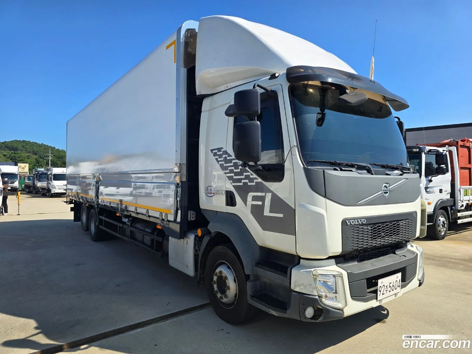 Volvo Cargo Truck Wing Body 45 Ton 4X2 - фотография 6533665