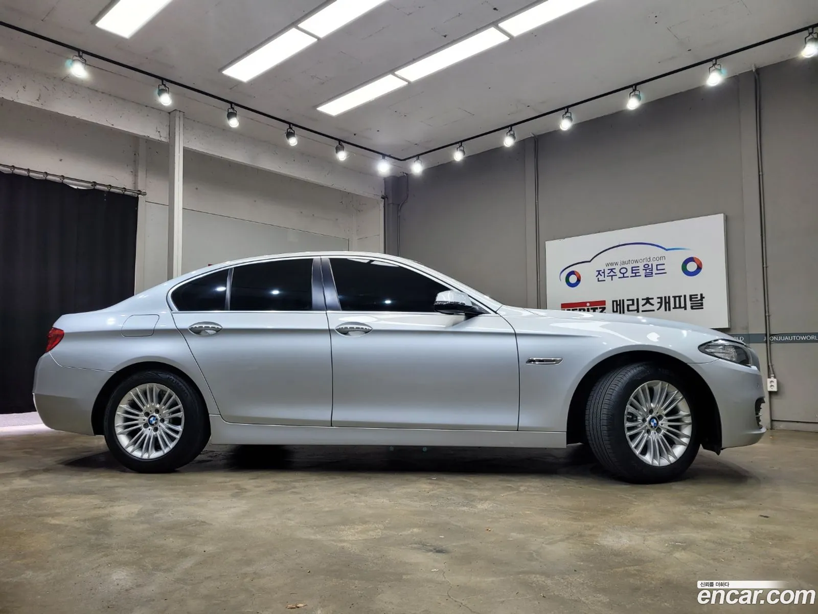 BMW 5 Series F10 520D - фотография 7166881