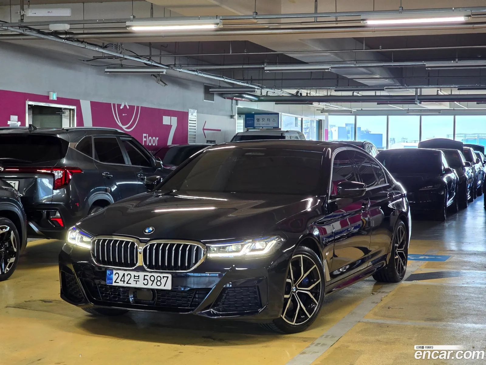 BMW 5 Series G30 530I xDrive M Sports - фотография 8375393