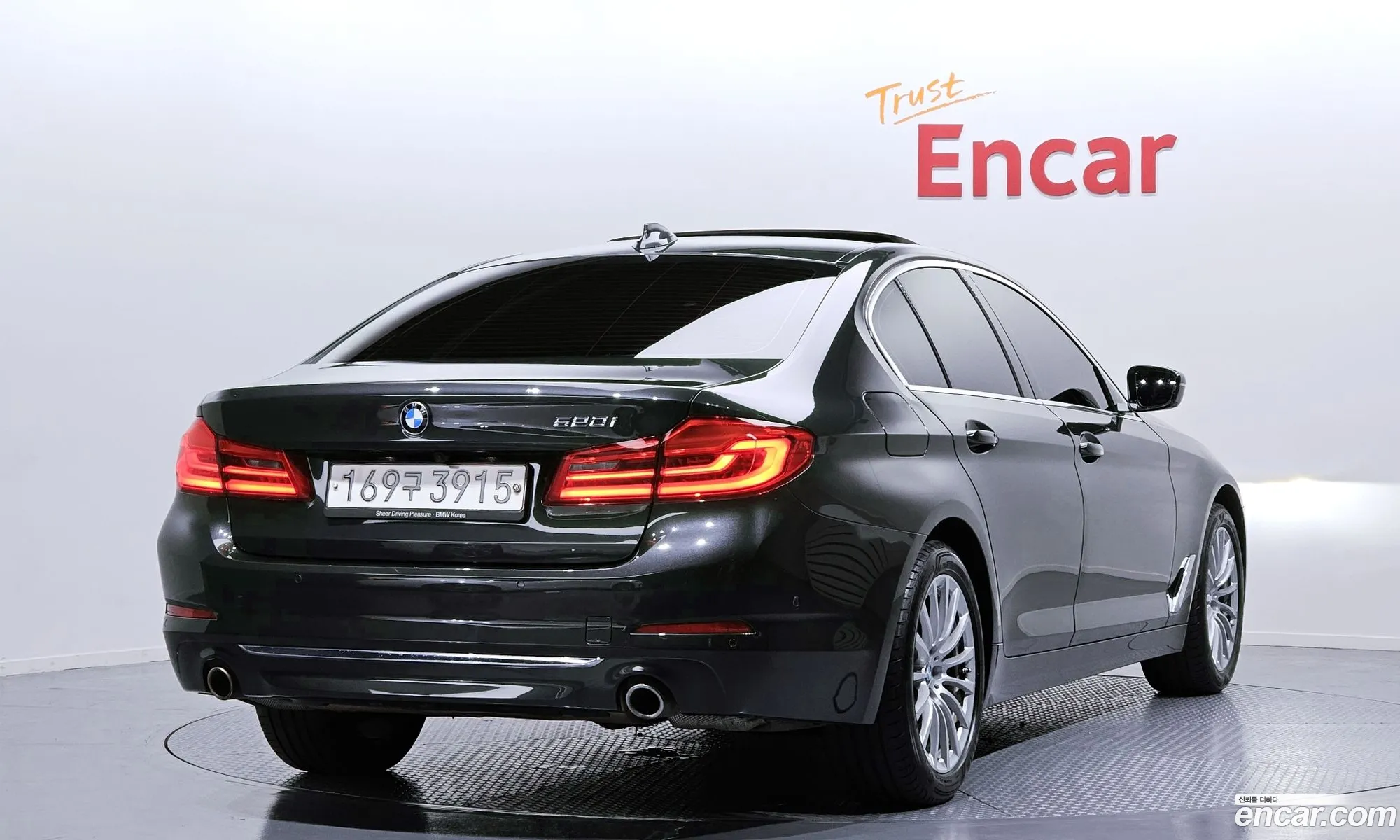BMW 5 Series G30 520I Luxury - фотография 8375382
