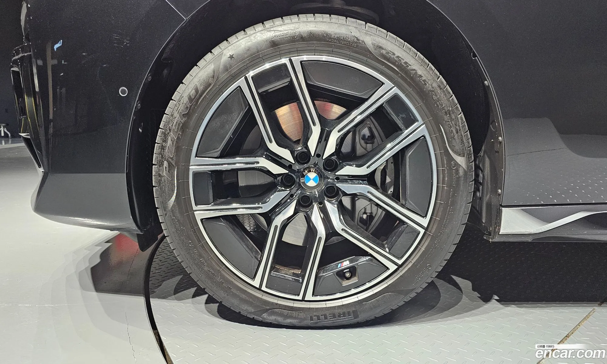 BMW 7 Series G70 740I Sdrive M Sports - фотография 7930188