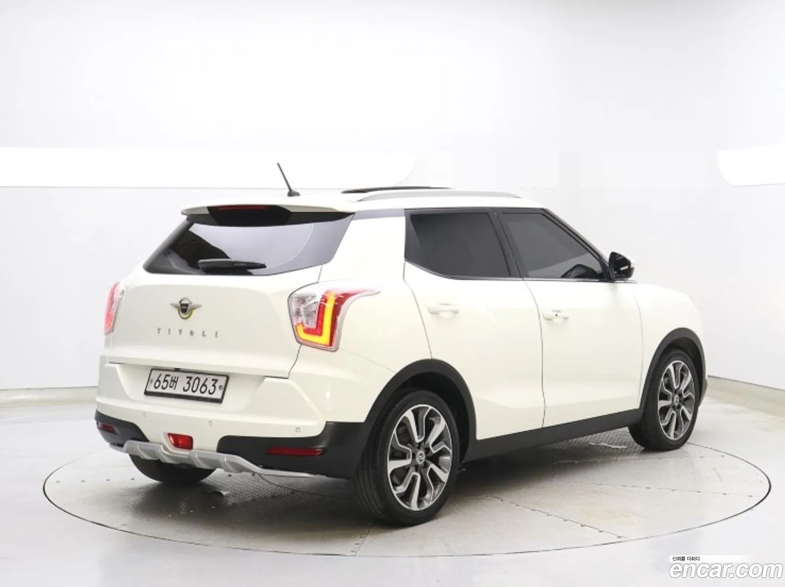 Kg Mobility Ssangyong Tivoli Lx 2Wd Top-Of-The-Line Model - фотография 7926364
