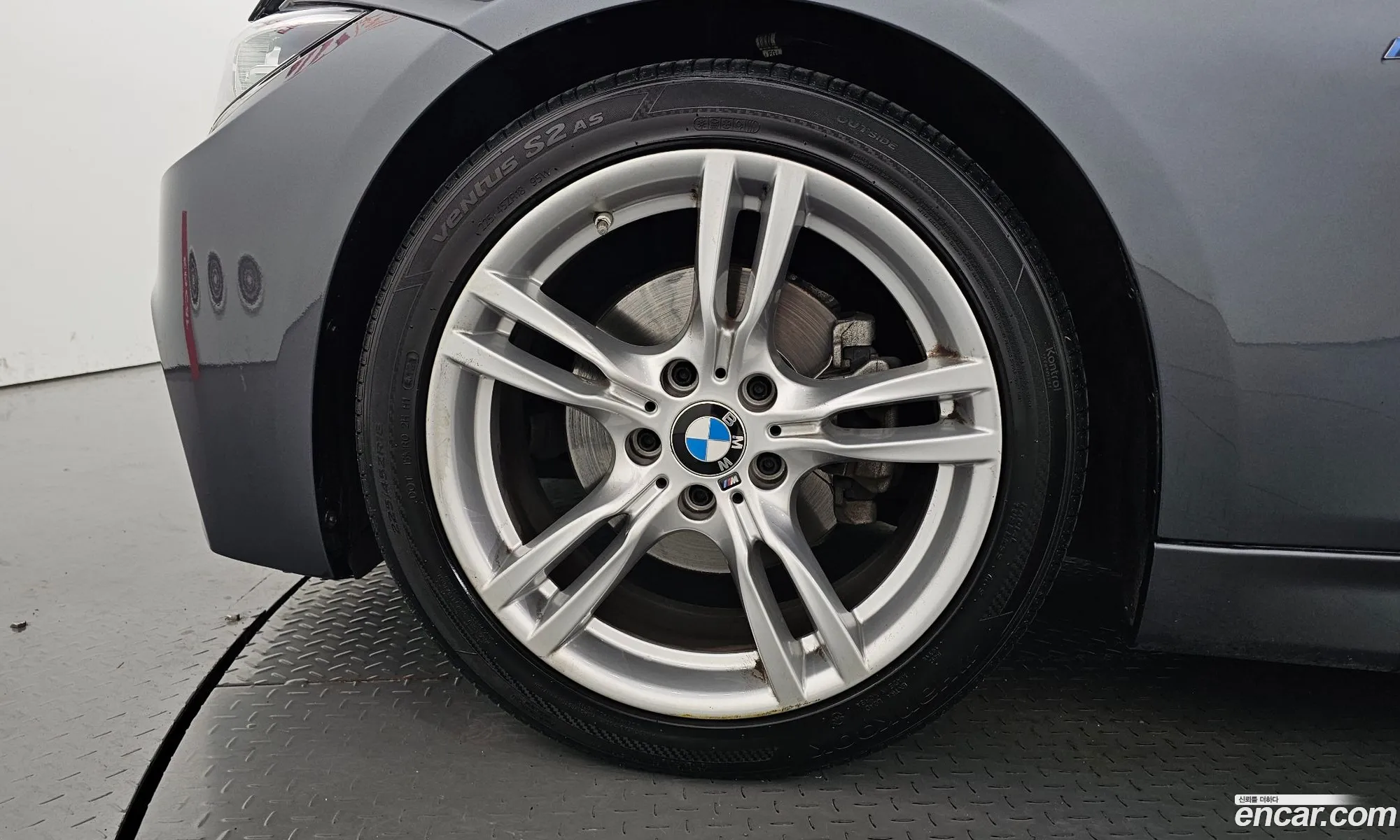 BMW 3 Series F30 330I M Sports - фотография 7909050