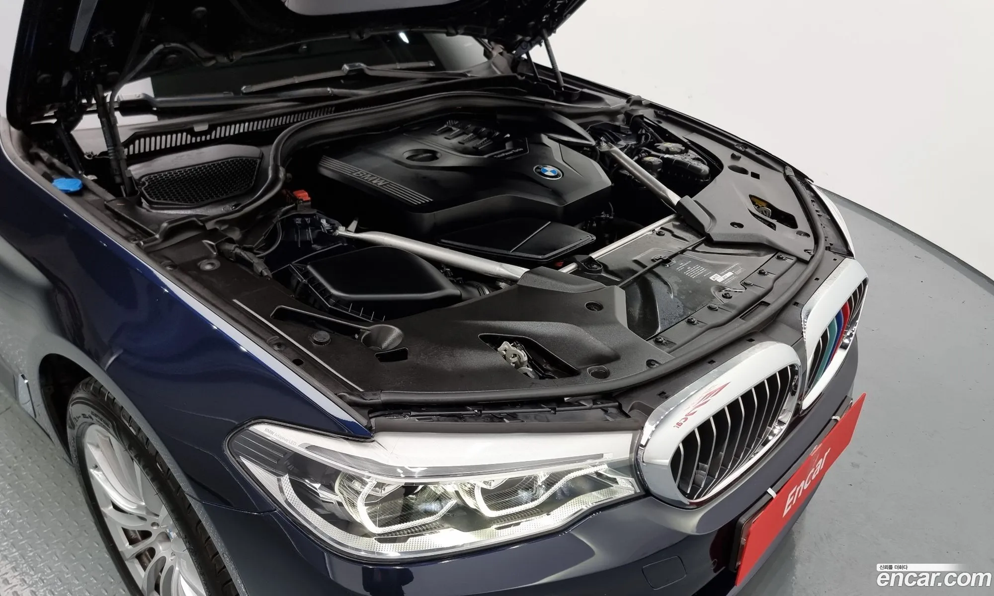 BMW 5 Series G30 520I Luxury - фотография 8375362