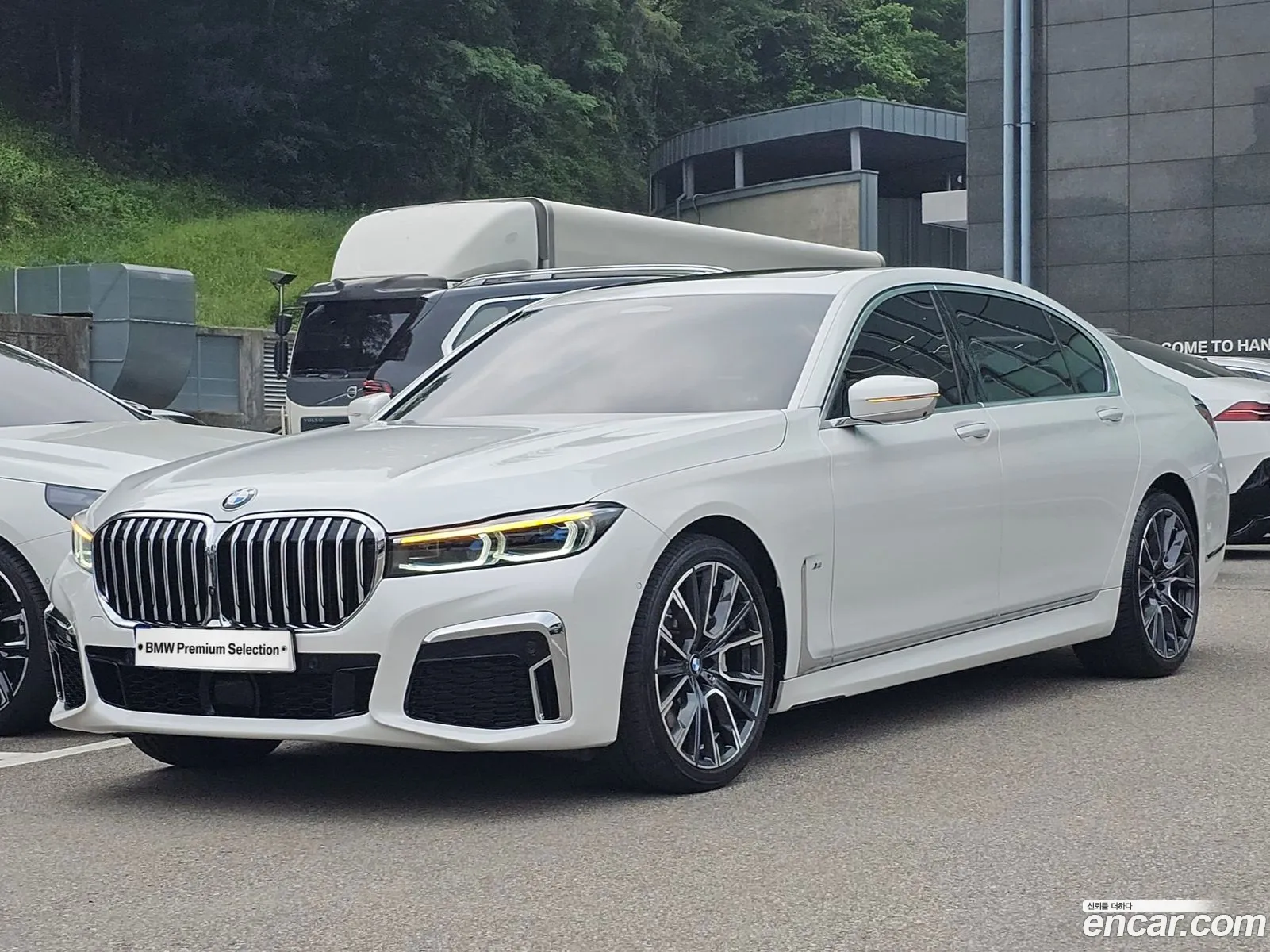 BMW 7 Series G11 740Li xDrive M Sports - фотография 7909022