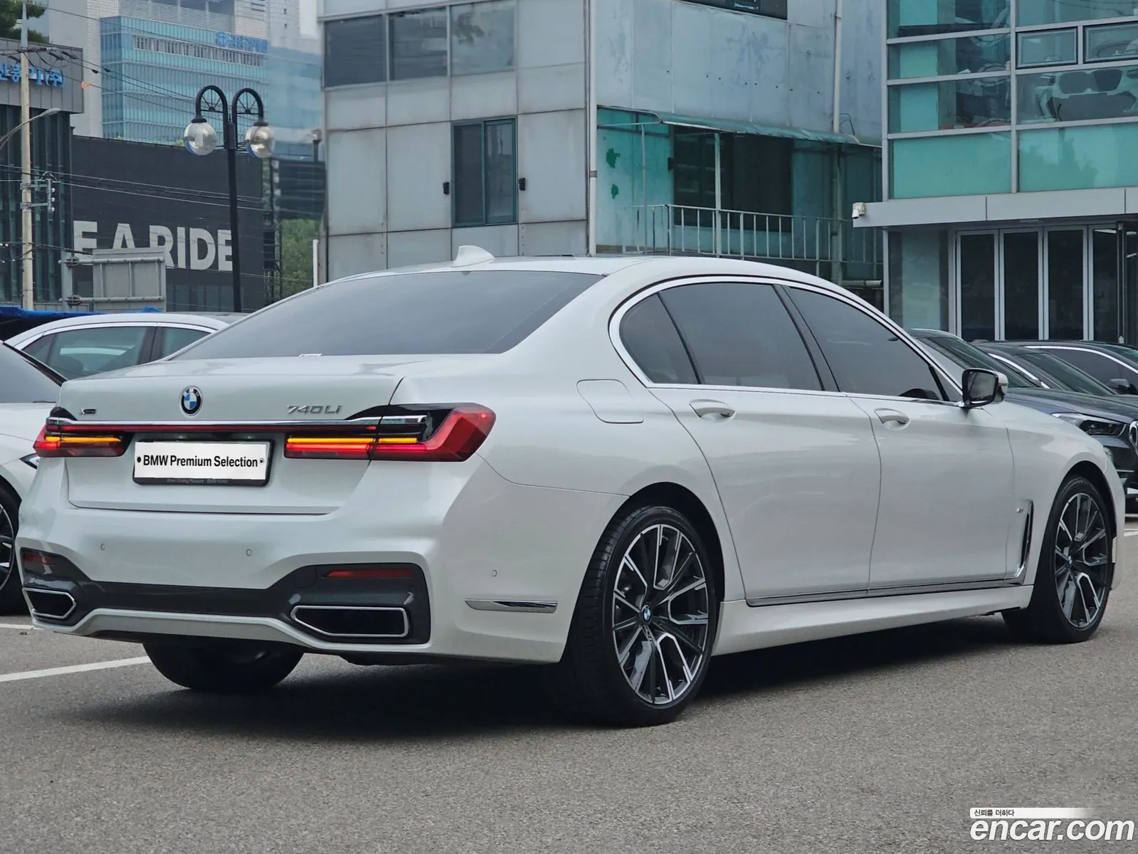 BMW 7 Series G11 740Li xDrive M Sports - фотография 7909023