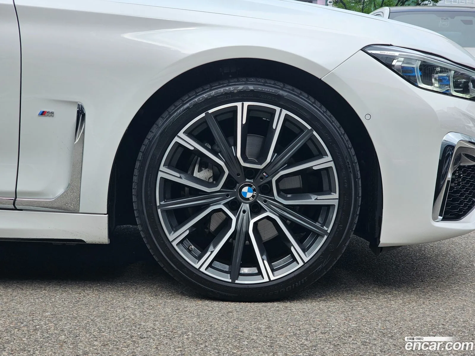 BMW 7 Series G11 740Li xDrive M Sports - фотография 7909026