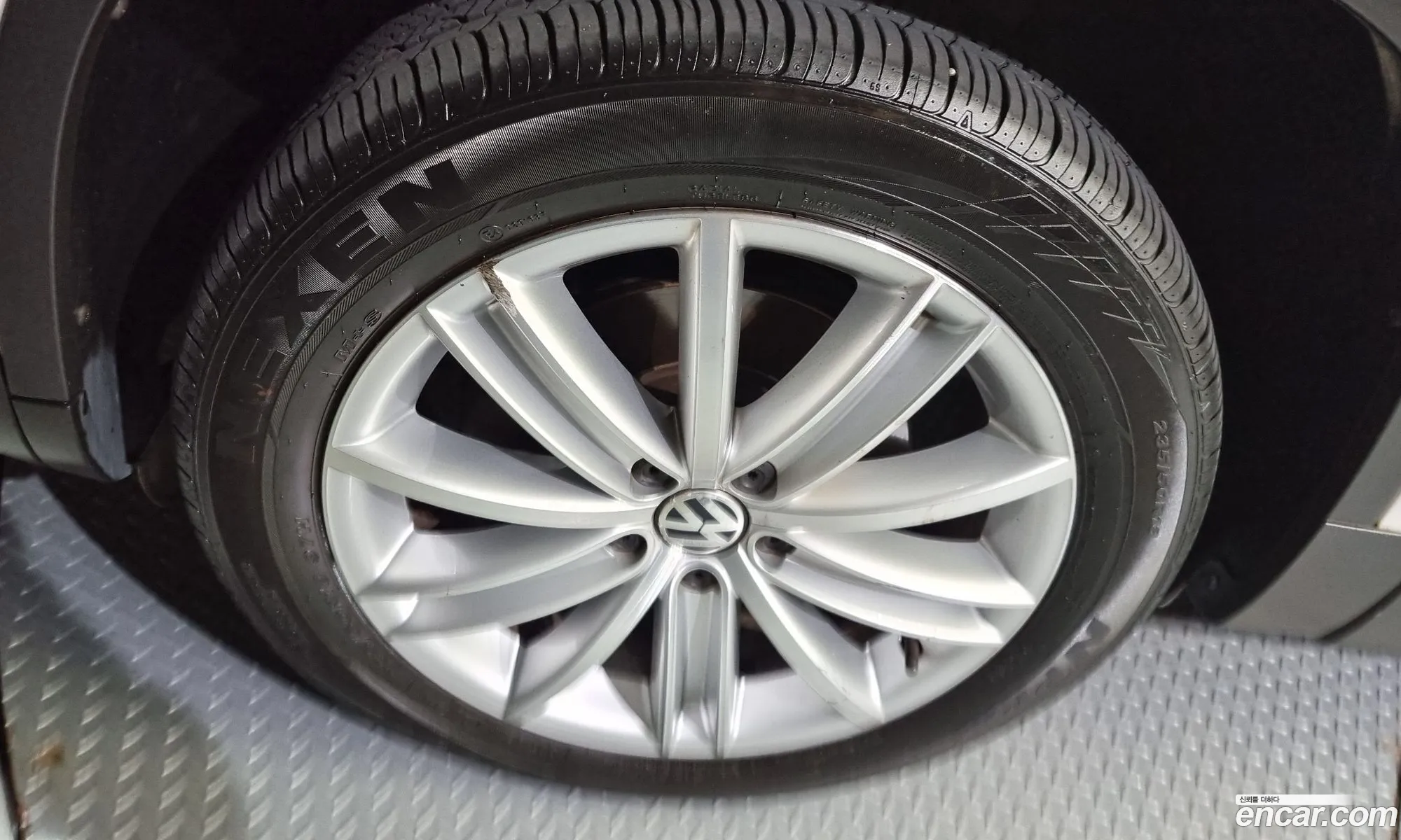Volkswagen New Tiguan 20 Tdi Premium 5N - фотография 8306919
