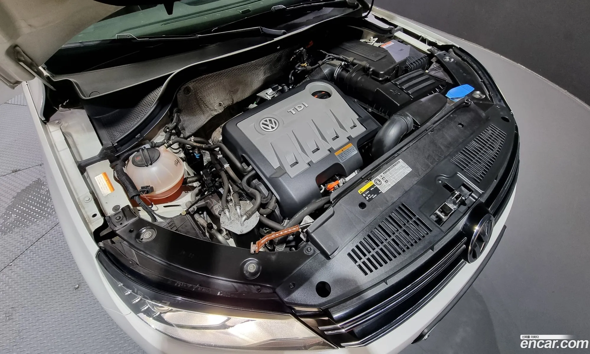 Volkswagen New Tiguan 20 Tdi Premium 5N - фотография 8306920
