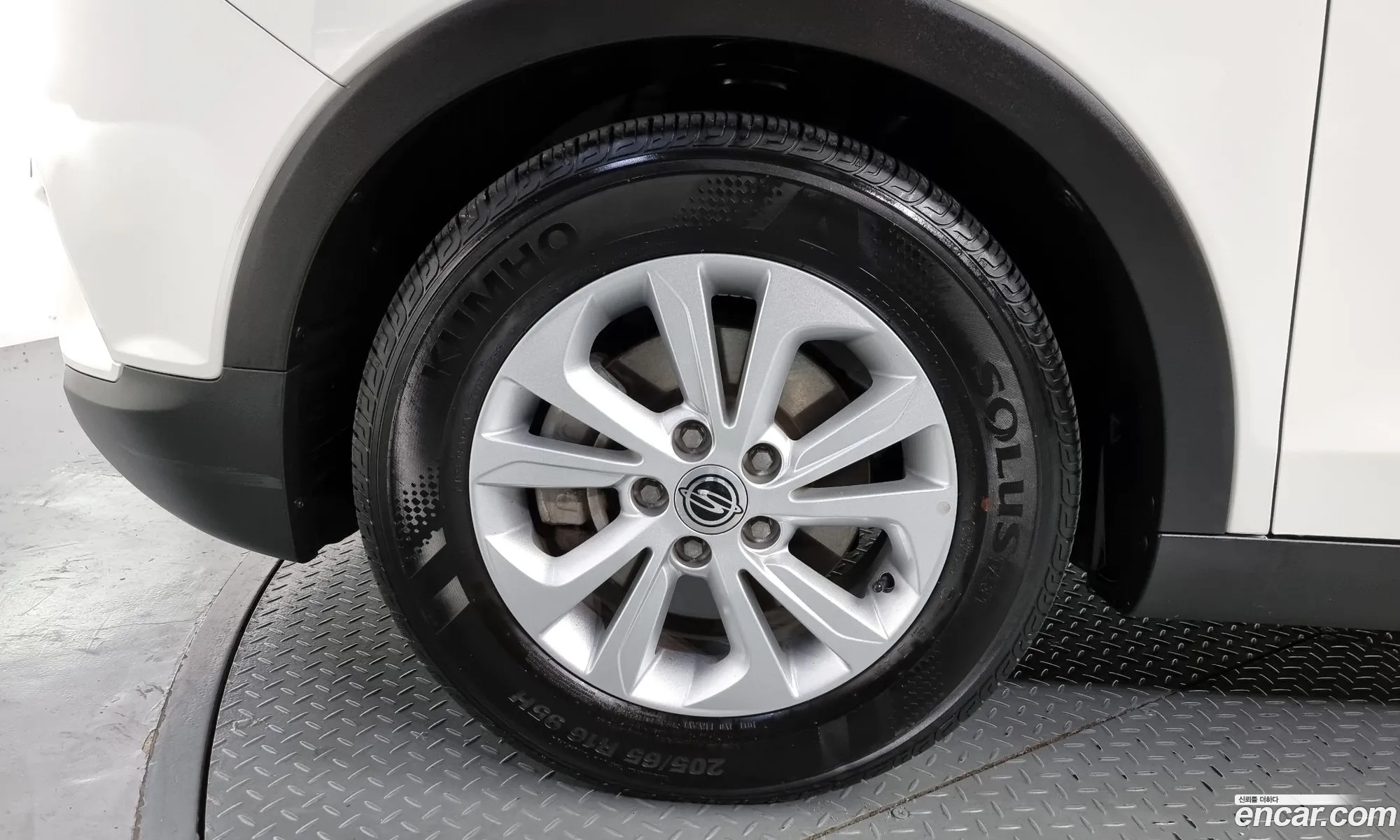 Kg Mobility Ssangyong Tivoli Vx 2Wd - фотография 7873469