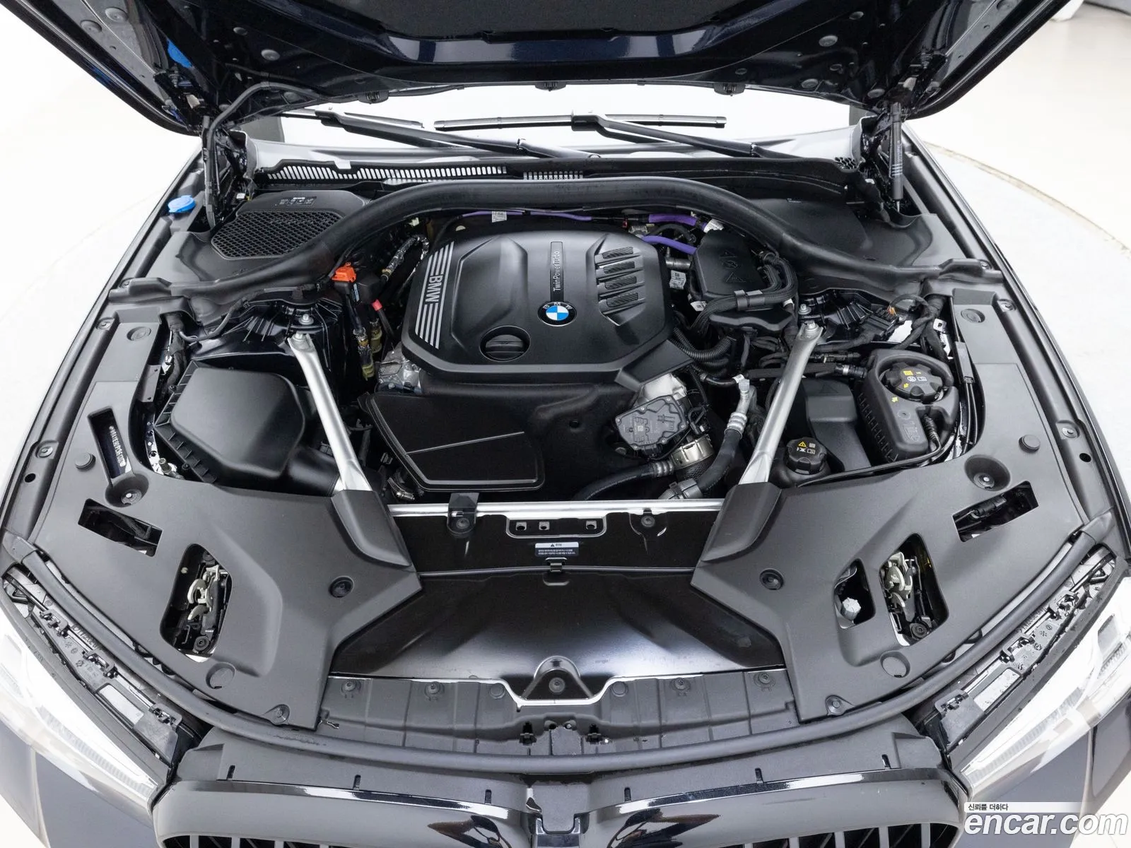 BMW 5 Series G30 523D ​​M Sports - фотография 18496005