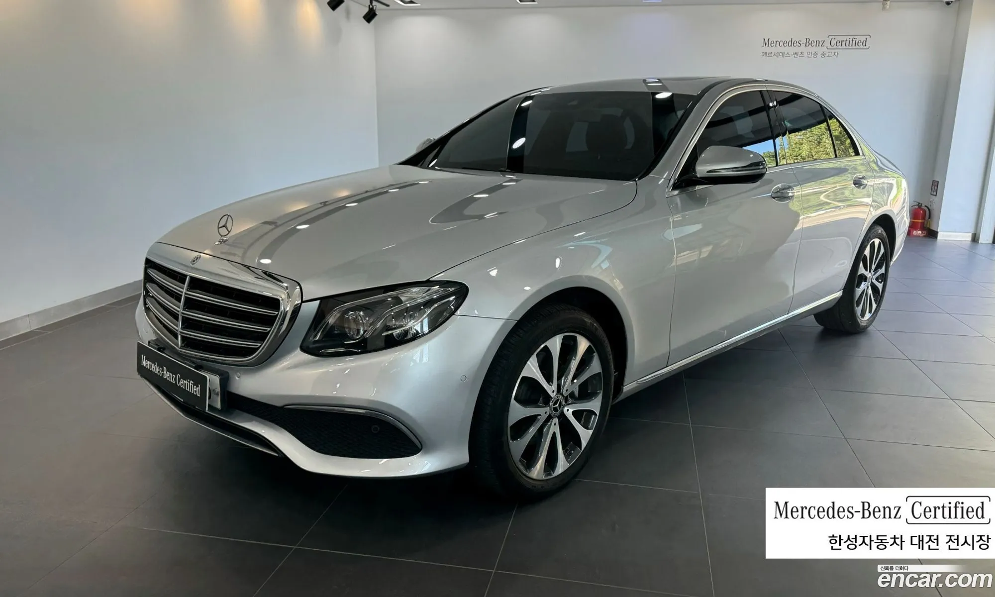 Benz E-Class W213 E220D Exclusive - фотография 19232502
