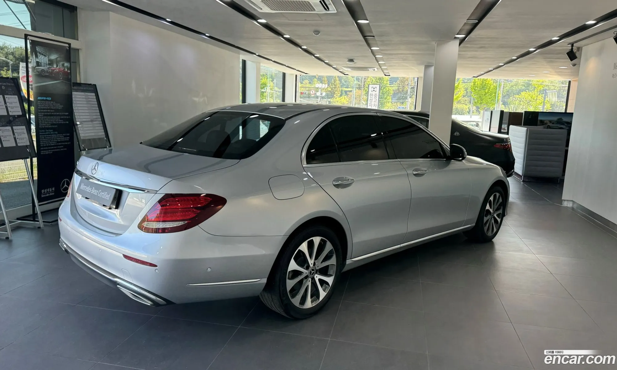 Benz E-Class W213 E220D Exclusive - фотография 19232503