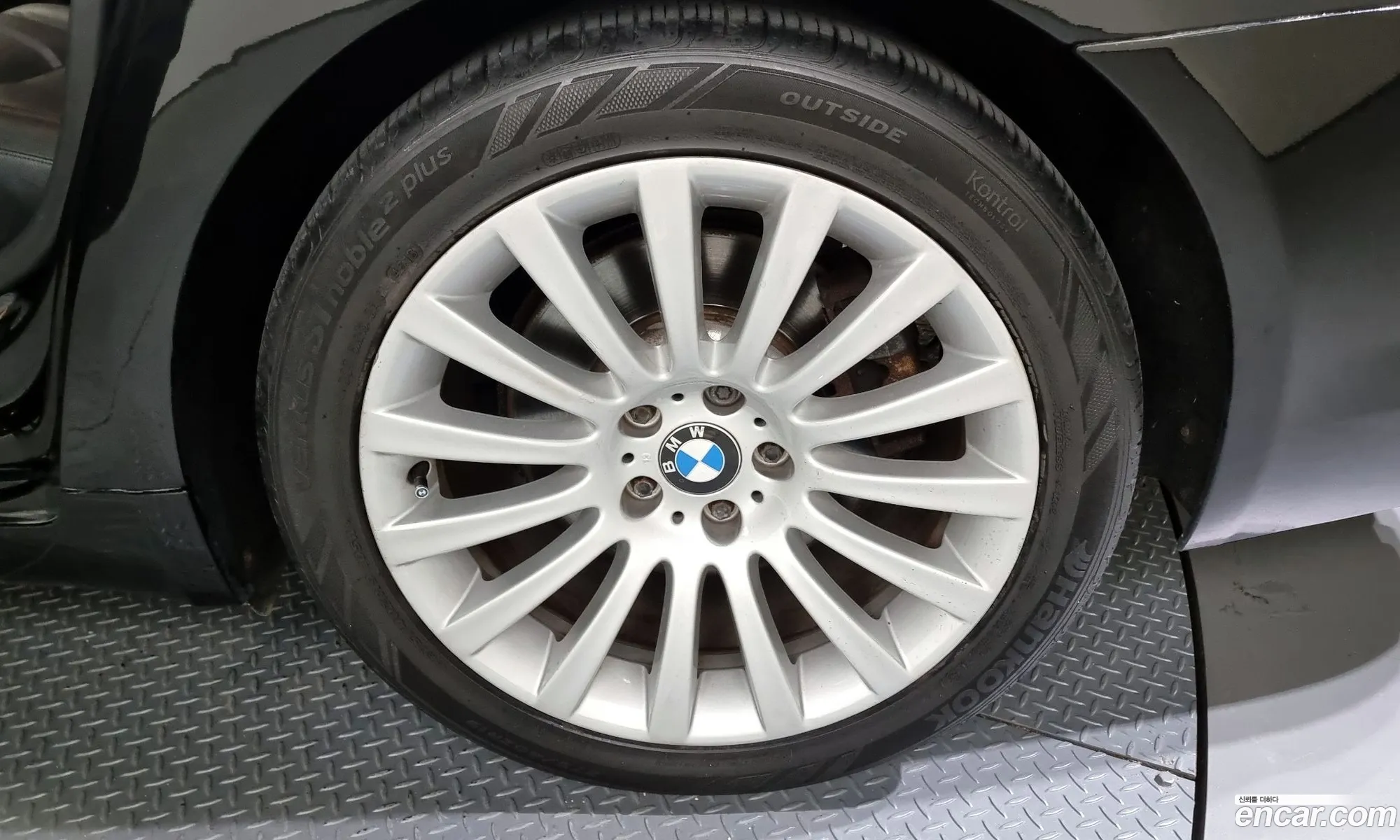 BMW 7 Series F01 740Li - фотография 7030054