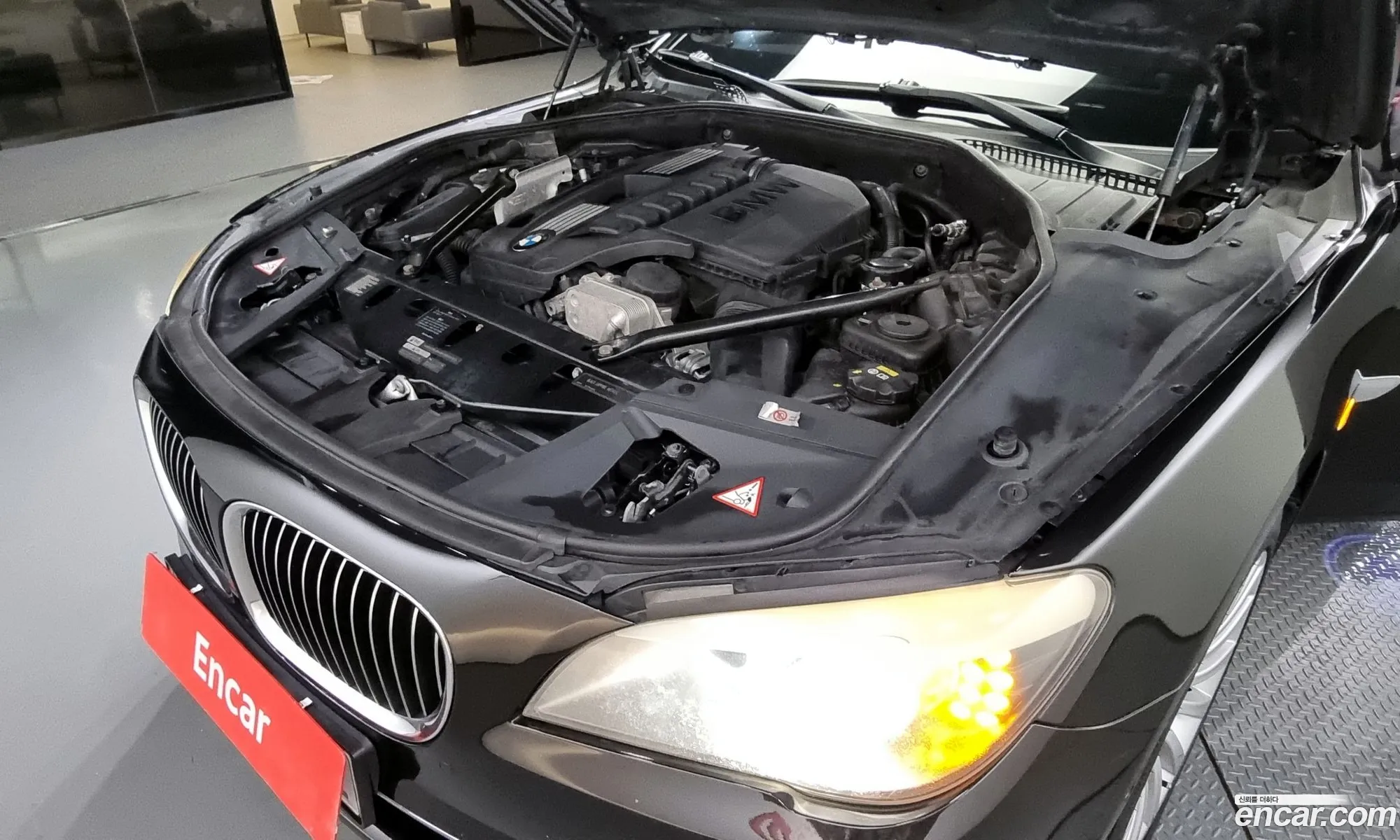 BMW 7 Series F01 740Li - фотография 7030055