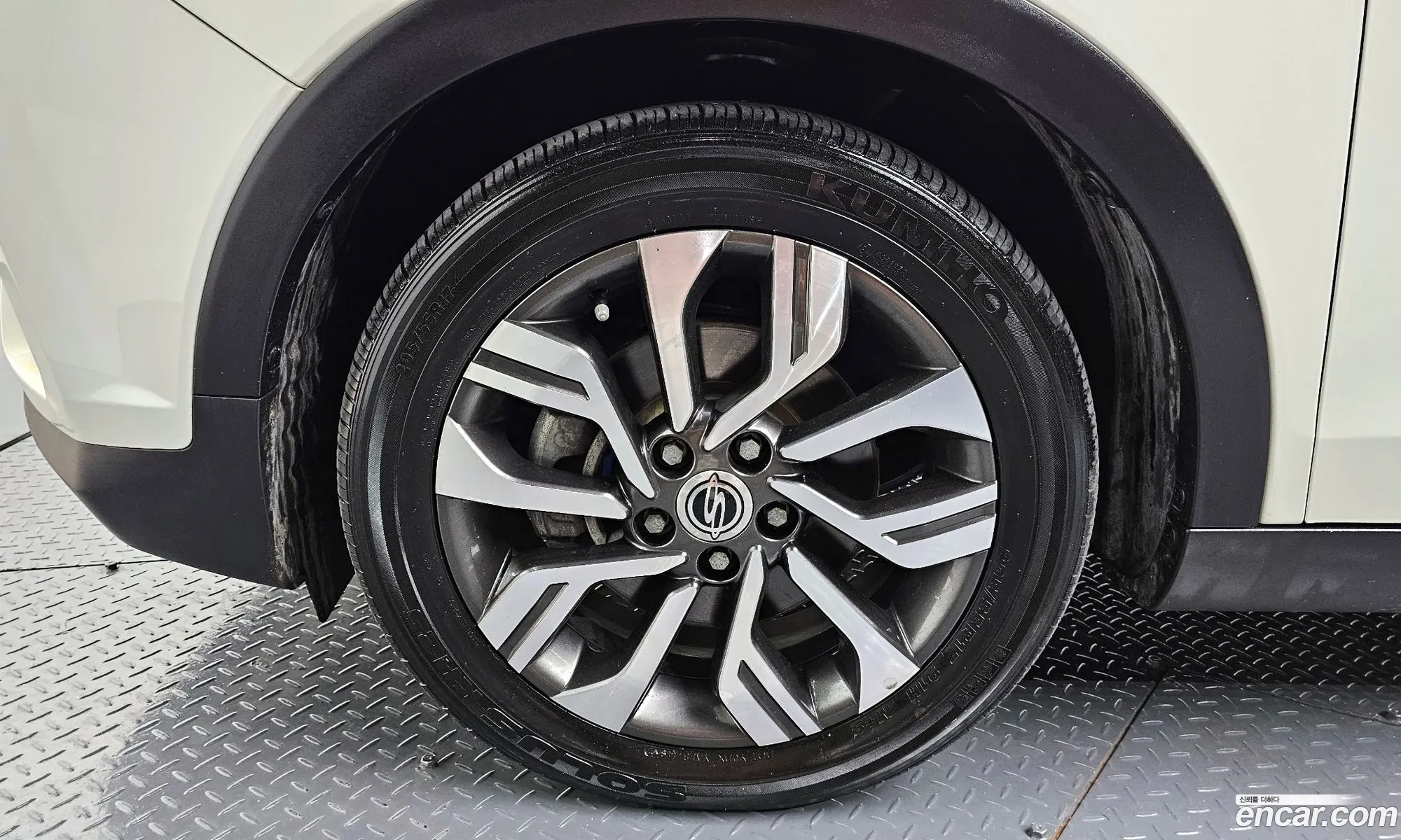 Kg Mobility Ssangyong Tivoli Armor Diesel Vx 2Wd - фотография 7501593