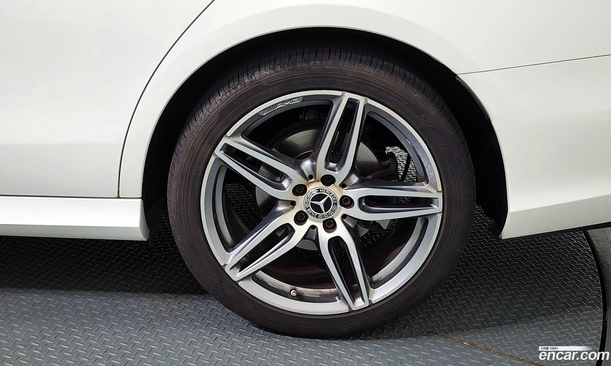 Mercedes E-Class W213 E300 4Matic Amg Line - фотография 19232458