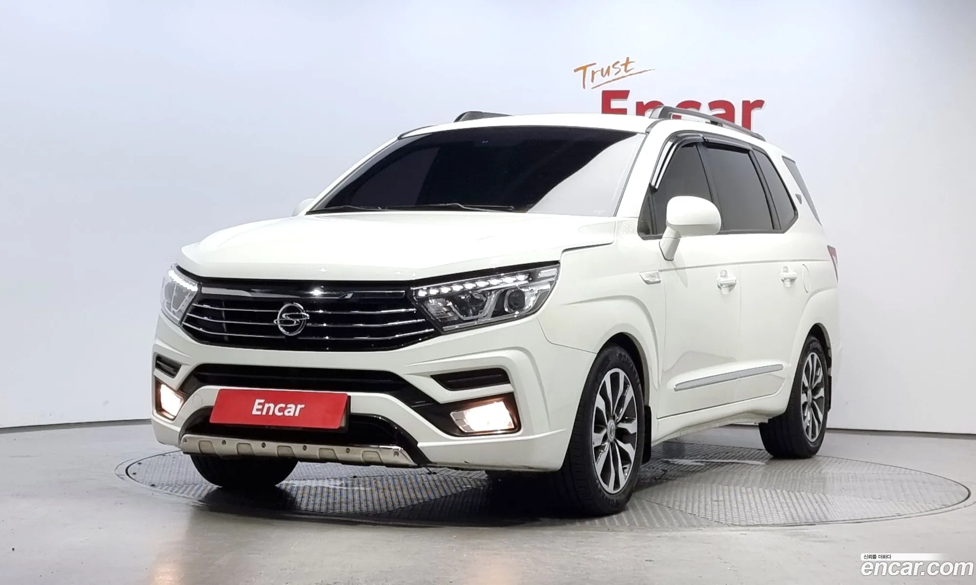 Kg Mobility Ssangyong Korando Turismo 2Wd Kx 11-Seater - фотография 6825872