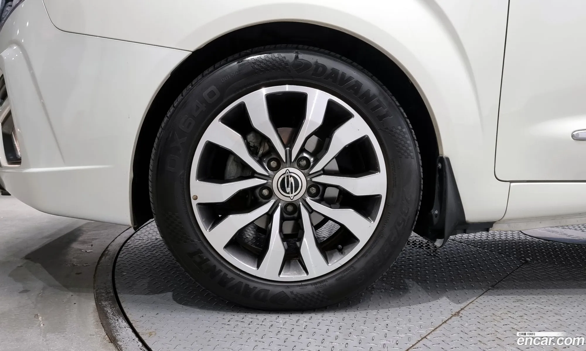 Kg Mobility Ssangyong Korando Turismo 2Wd Kx 11-Seater - фотография 6825876