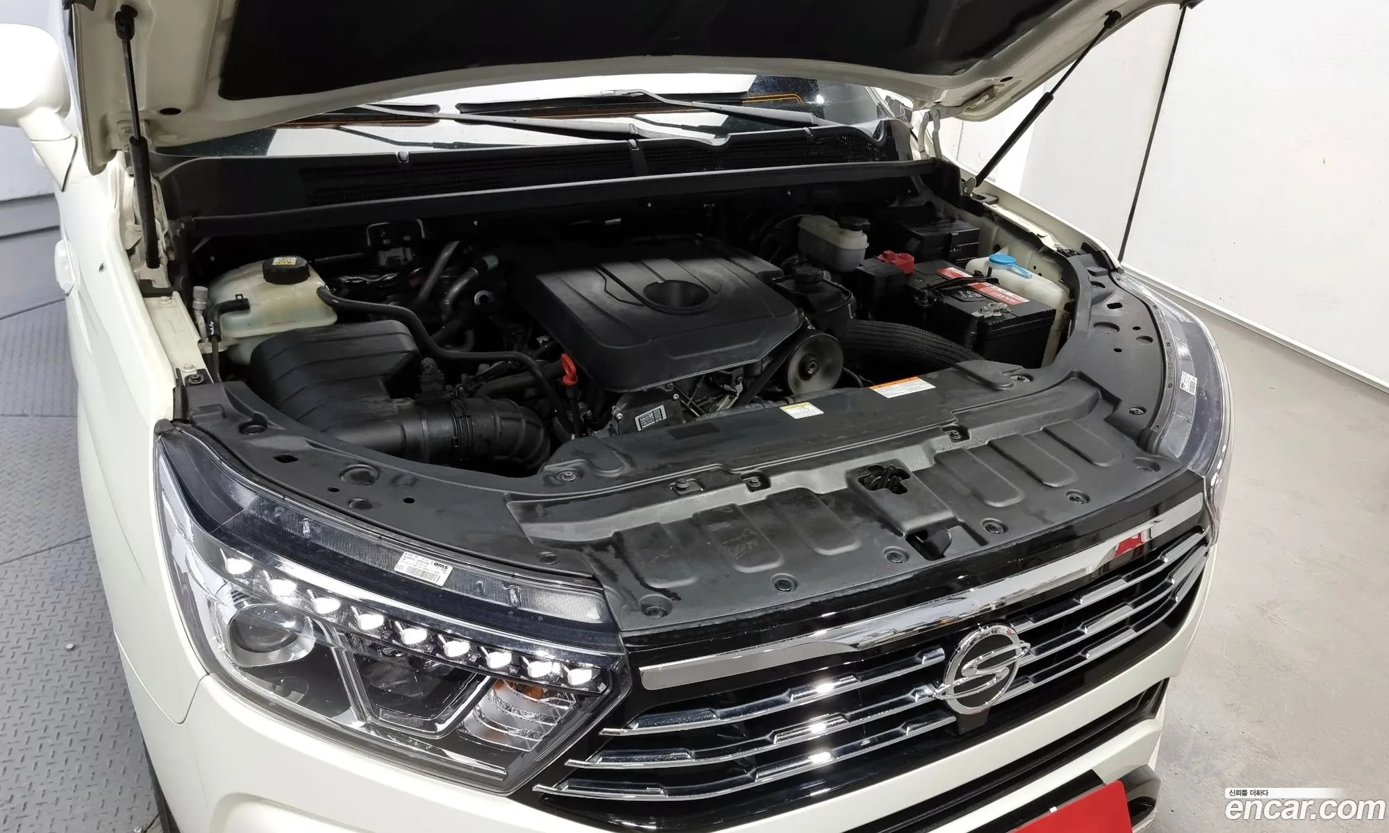 Kg Mobility Ssangyong Korando Turismo 2Wd Kx 11-Seater - фотография 6825877