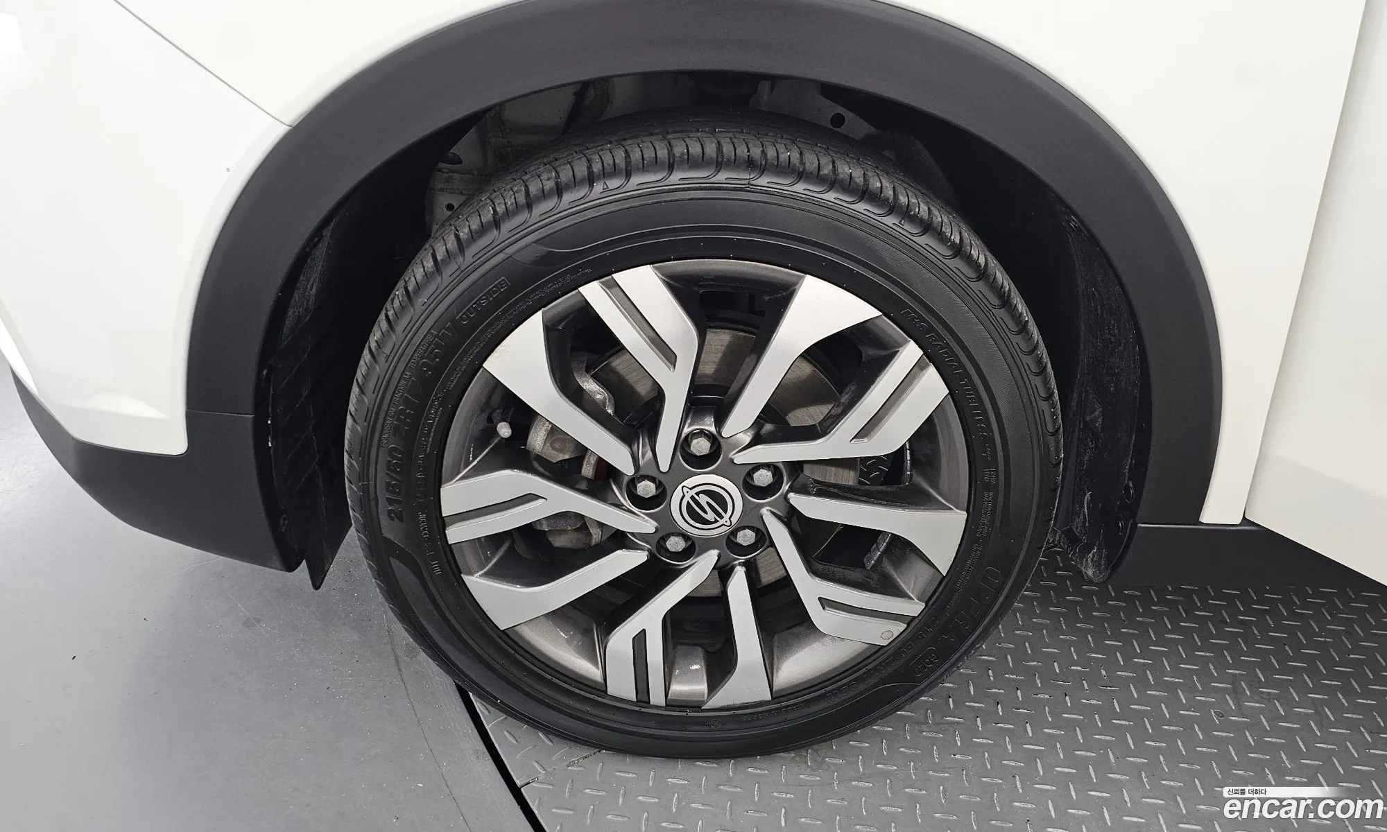 Kg Mobility Ssangyong Tivoli Armor Diesel Vx 2Wd - фотография 7881591