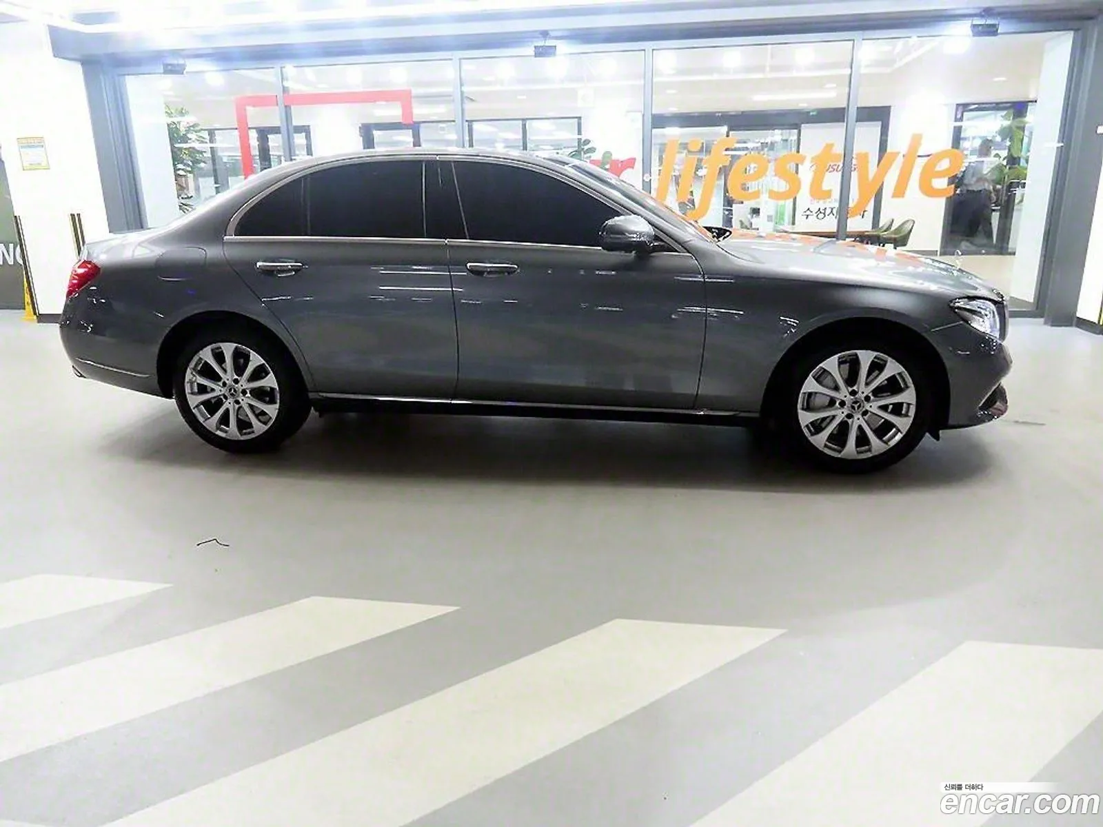 Mercedes E-Class W213 E300 4Matic Exclusive - фотография 19765854