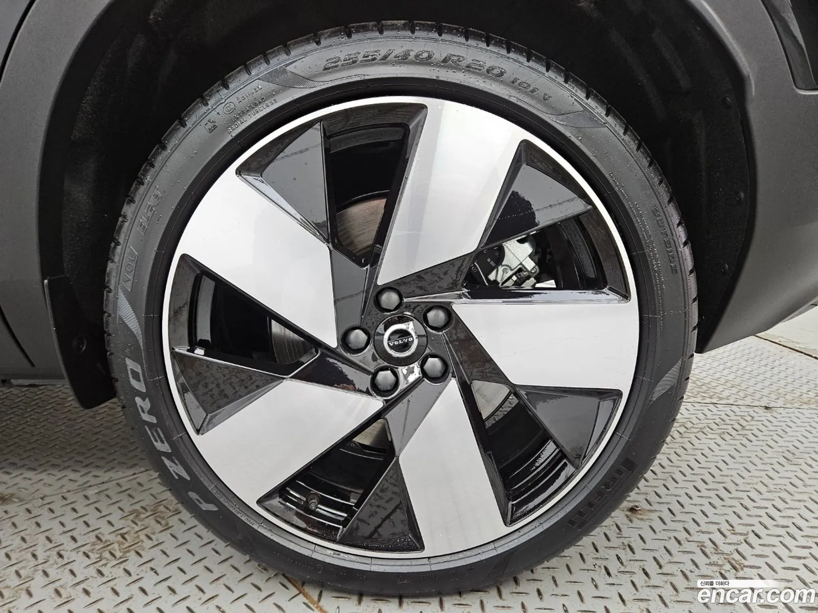 Volvo C40 Recharge Twin Ultimate - фотография 6533633