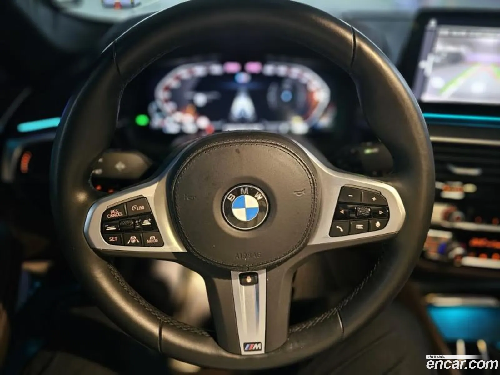 BMW 5 Series G30 523D ​​M Sports - фотография 8809221