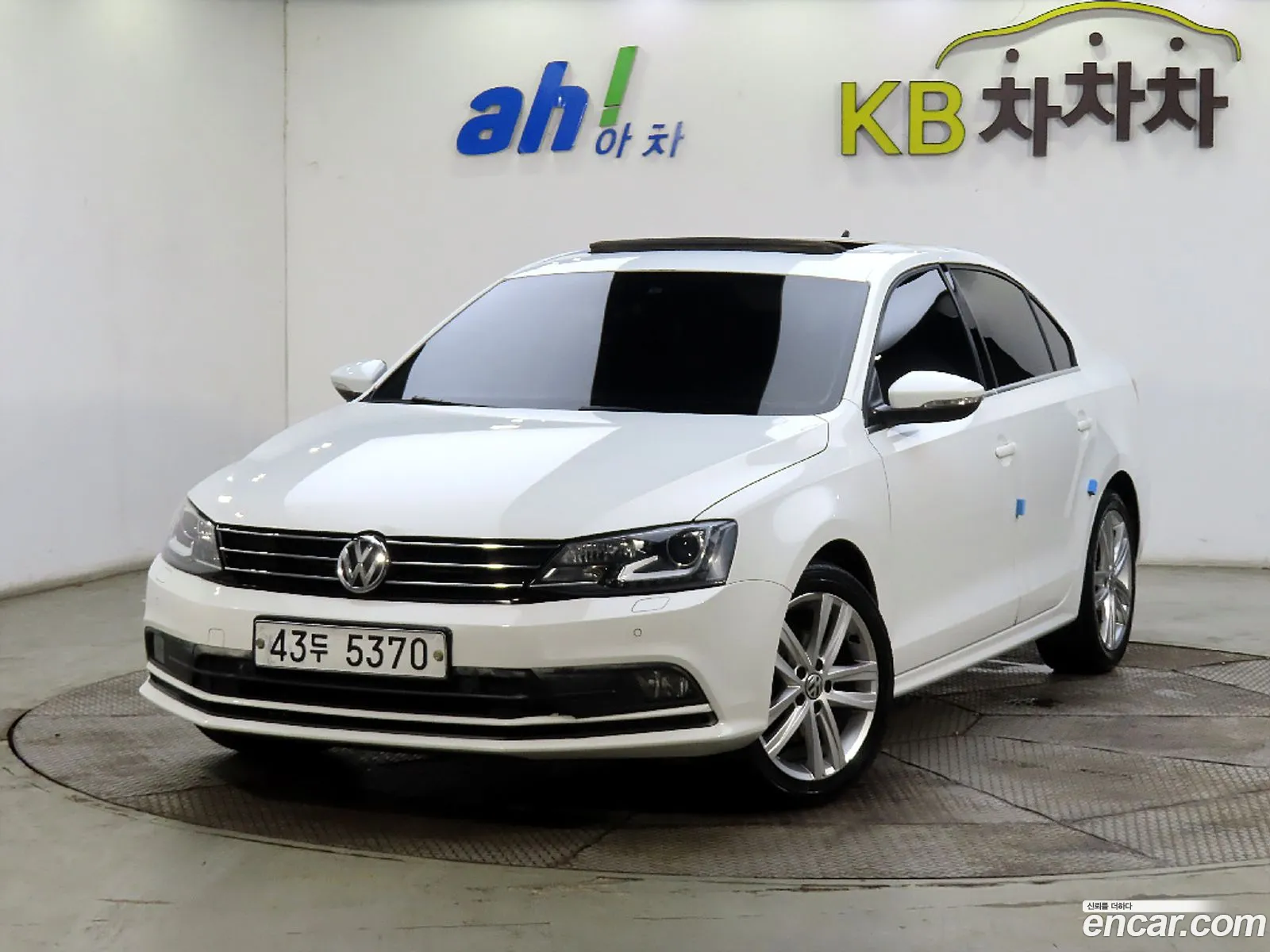 Volkswagen New Jetta 20 Tdi Bluemotion Premium 6Th Generation - фотография 12591173