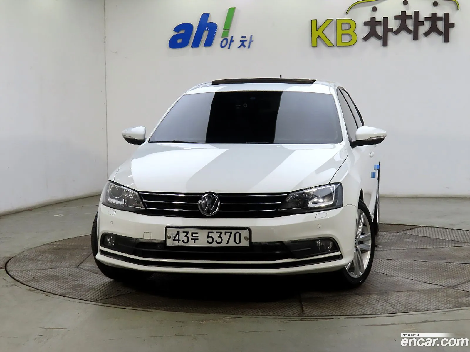 Volkswagen New Jetta 20 Tdi Bluemotion Premium 6Th Generation - фотография 12591174