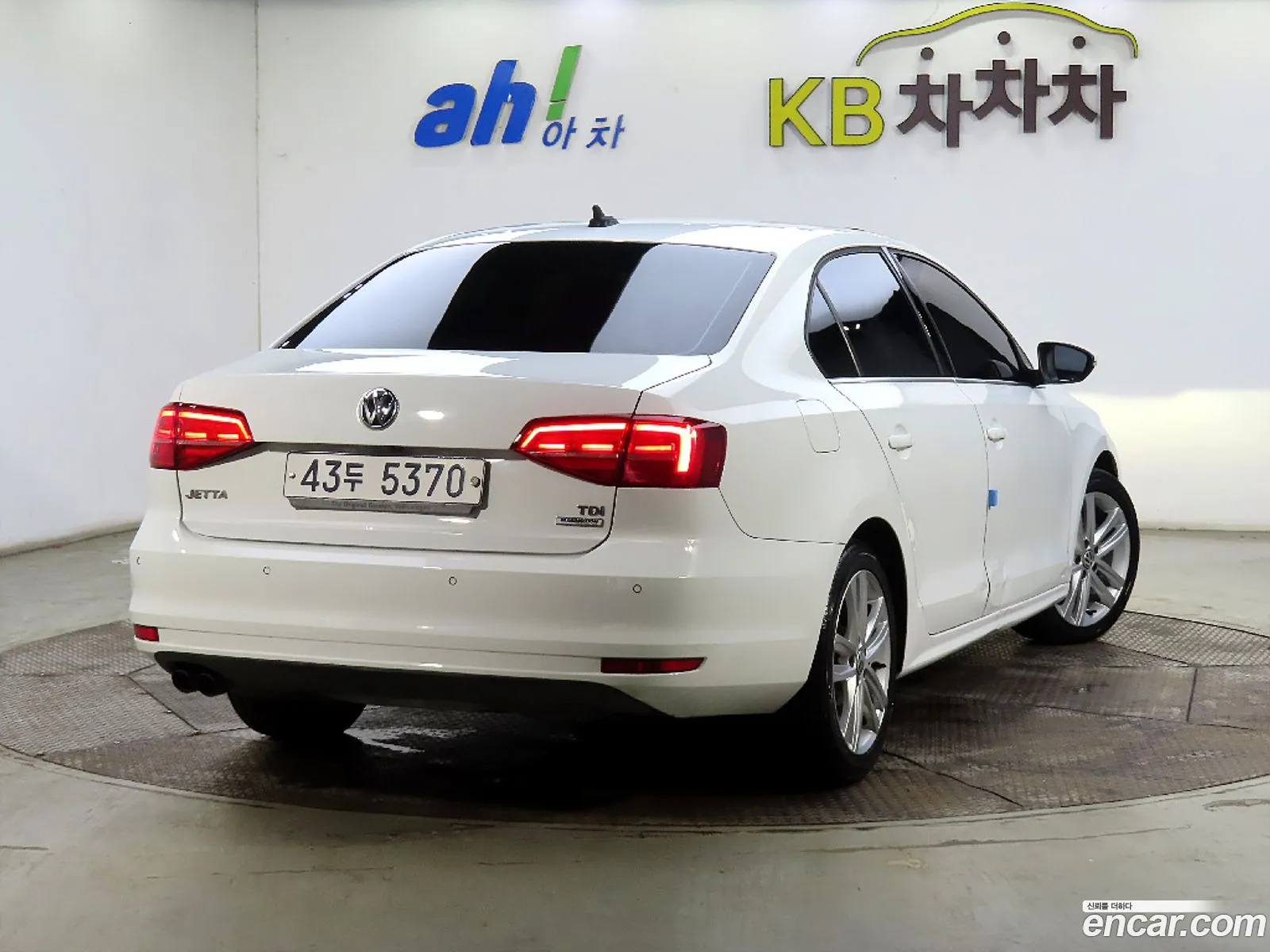 Volkswagen New Jetta 20 Tdi Bluemotion Premium 6Th Generation - фотография 12591176