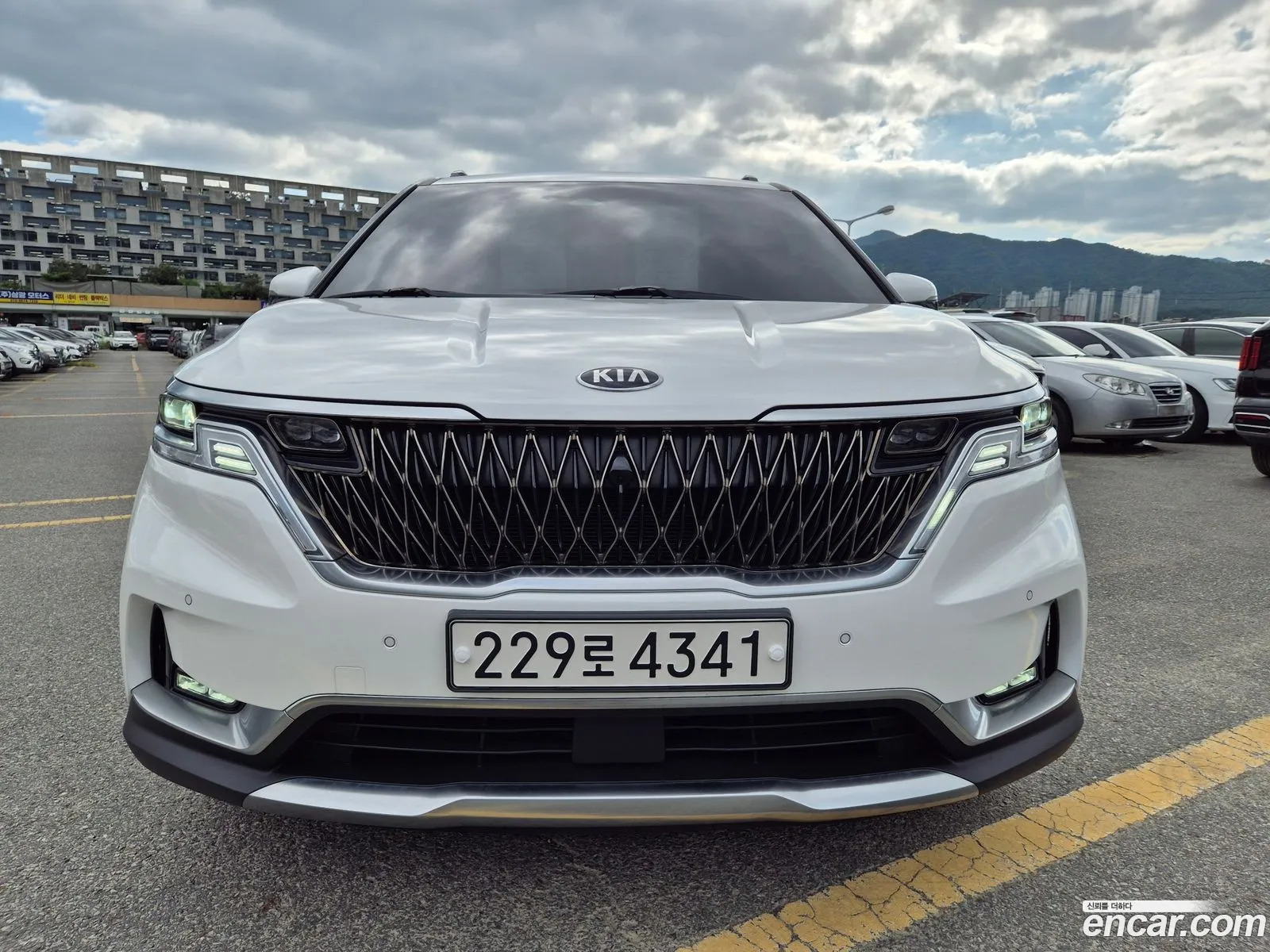 Kia Carnival 4Th Generation 9-Seater Signature - фотография 12608164