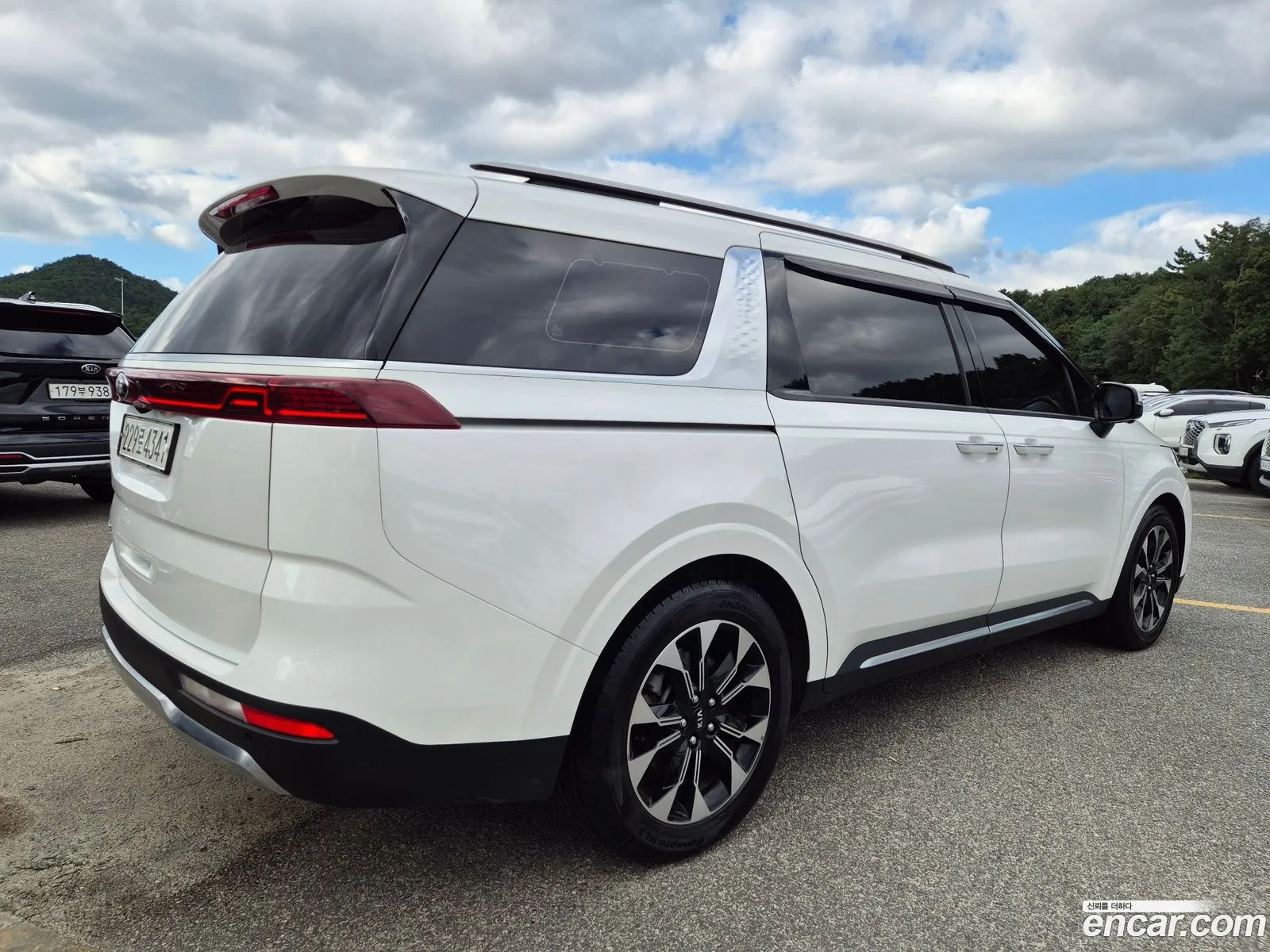 Kia Carnival 4Th Generation 9-Seater Signature - фотография 12608167