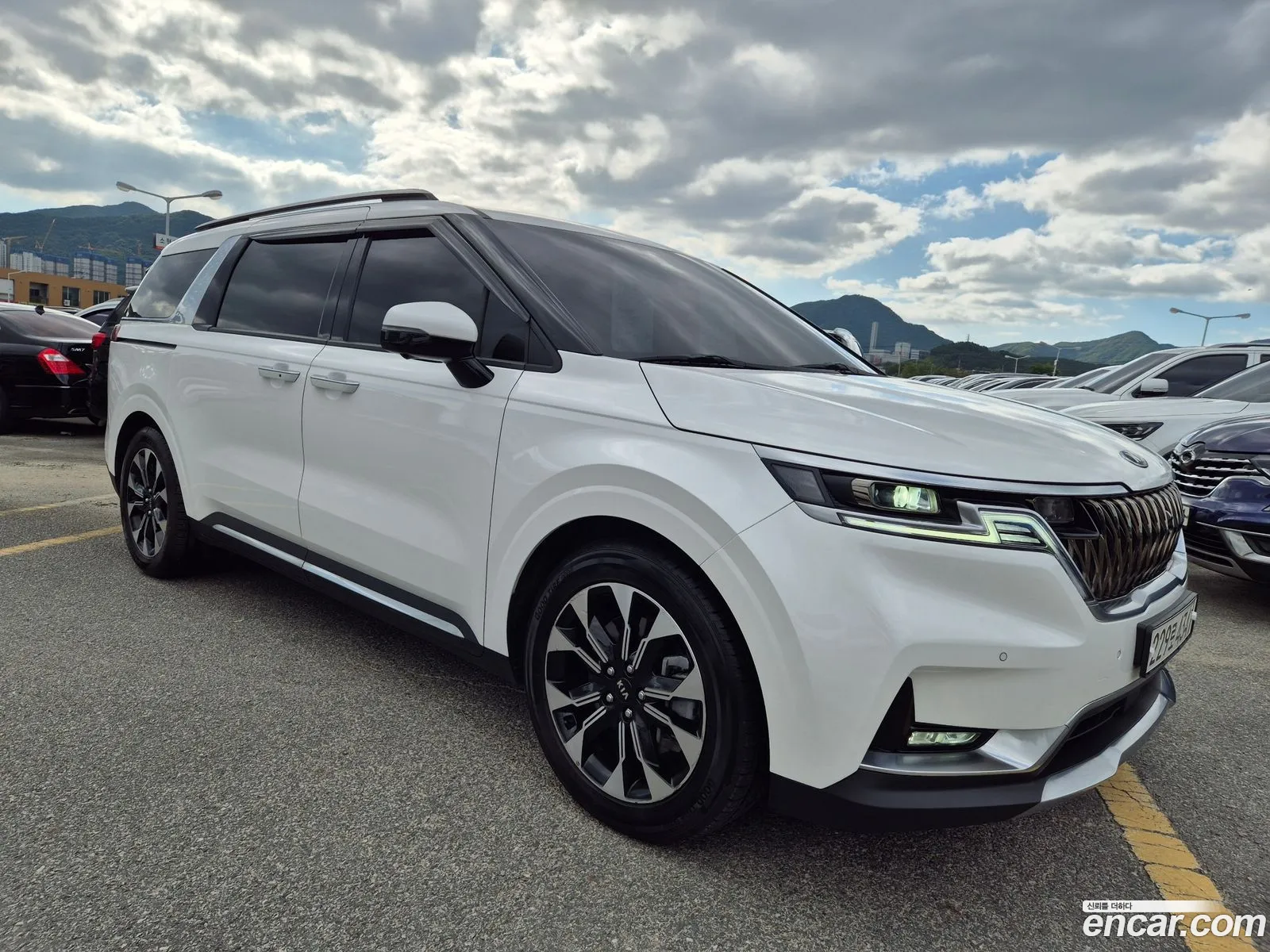 Kia Carnival 4Th Generation 9-Seater Signature - фотография 12608168