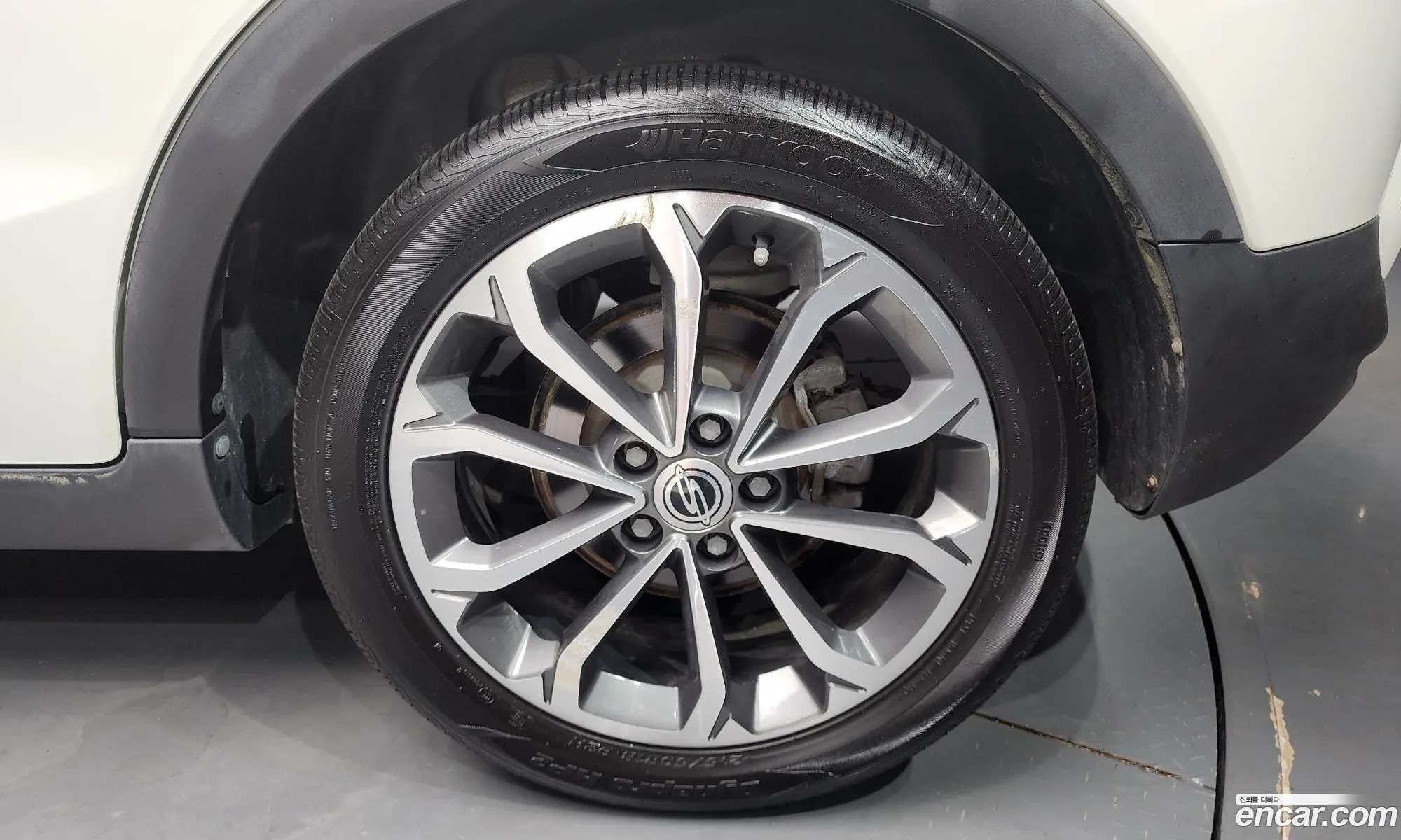 Kg Mobility Ssangyong Tivoli Armor Diesel Lx 2Wd - фотография 6972340