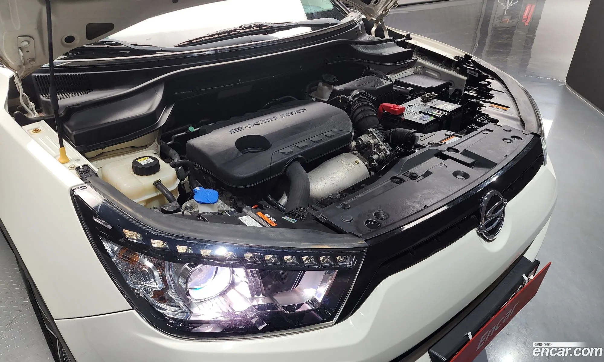 Kg Mobility Ssangyong Tivoli Armor Diesel Lx 2Wd - фотография 6972341