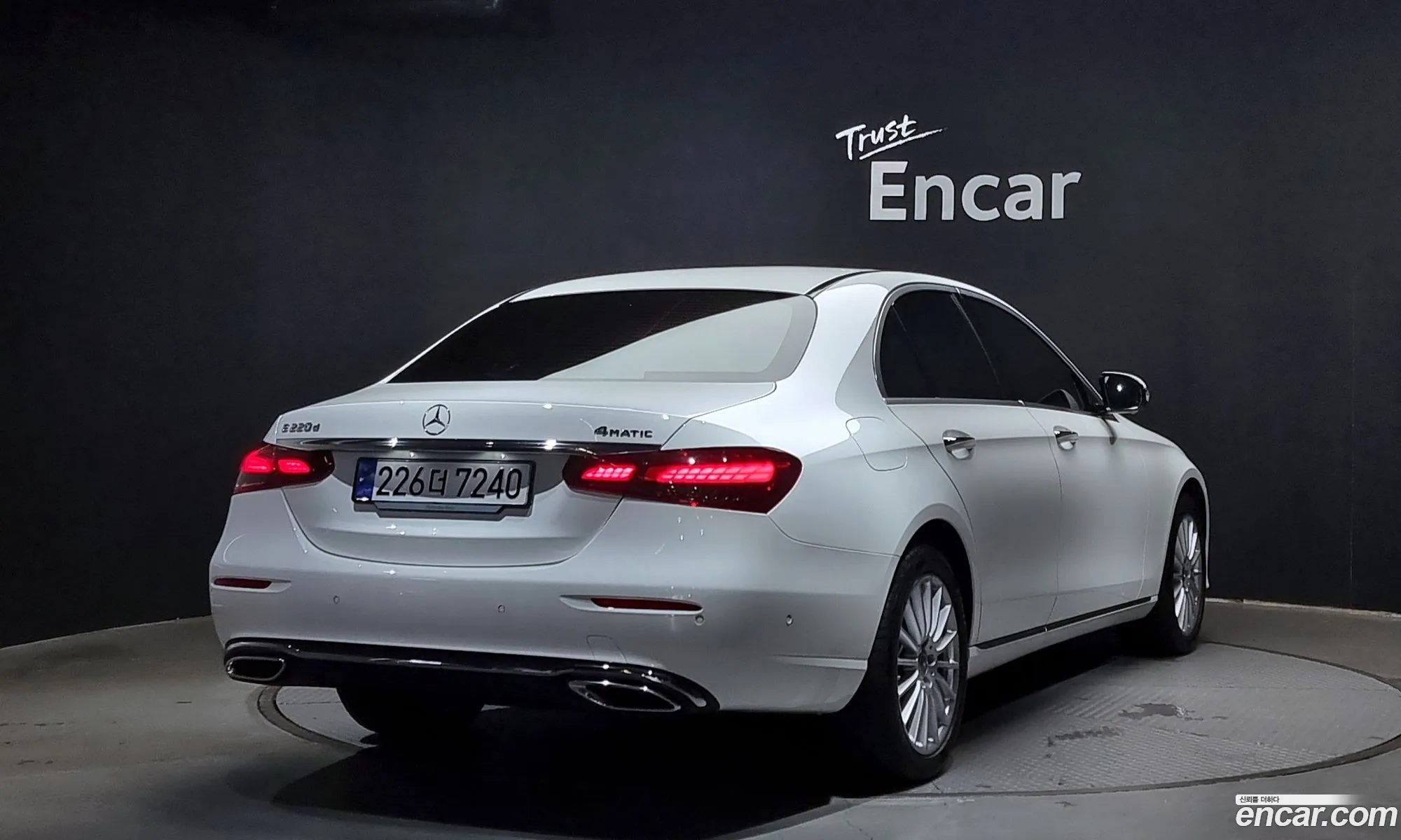 Benz E-Class W213 E220D 4Matic Exclusive - фотография 19816210