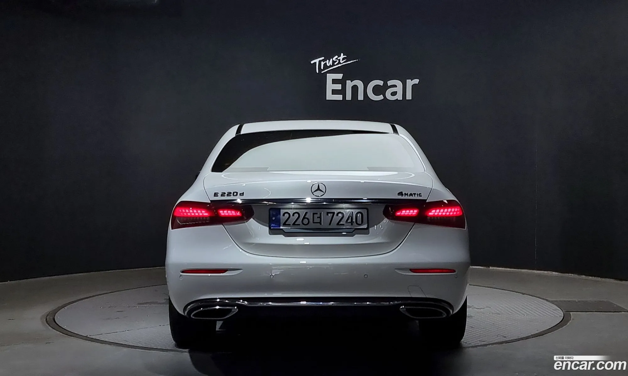 Benz E-Class W213 E220D 4Matic Exclusive - фотография 19816212