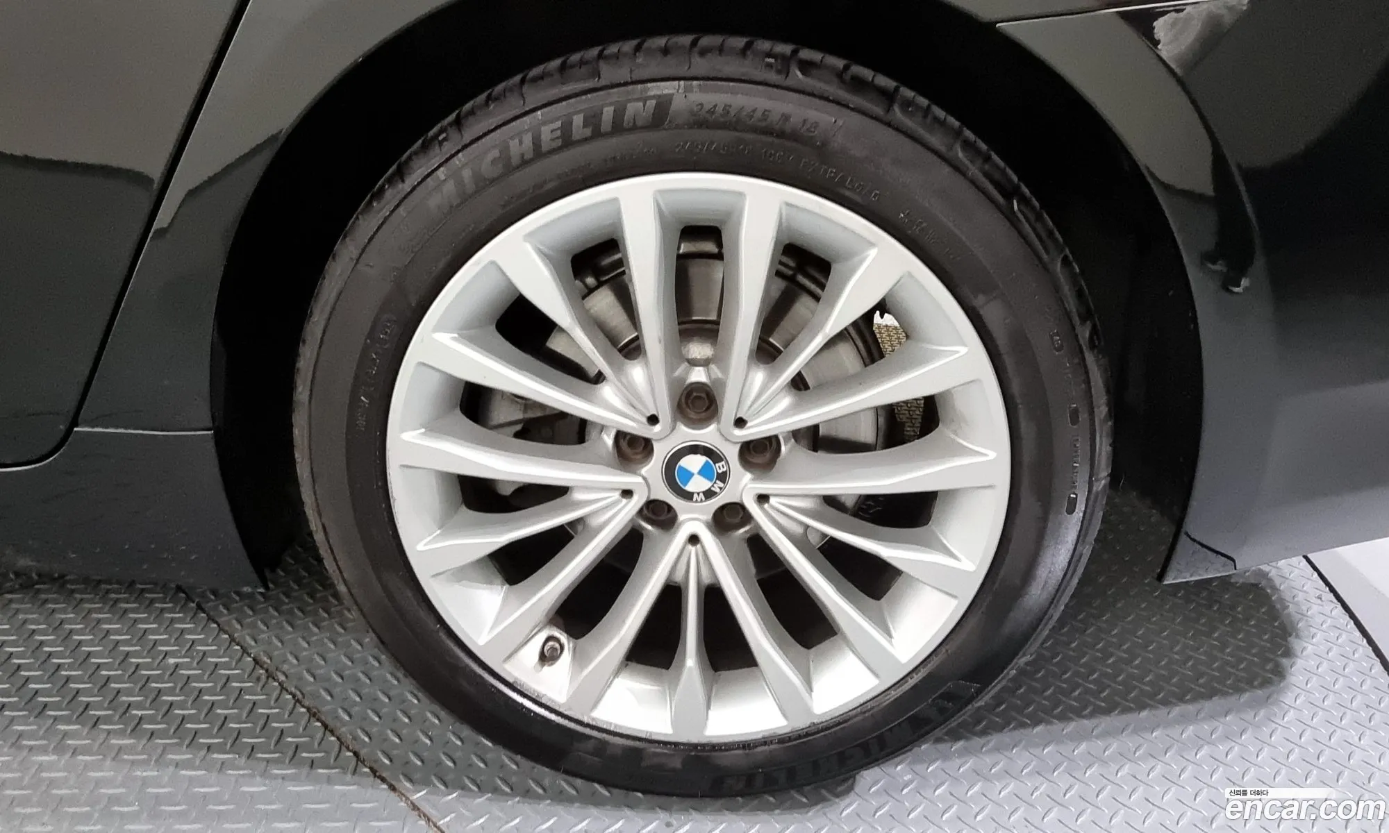 BMW 5 Series G30 530I xDrive Luxury - фотография 18620458