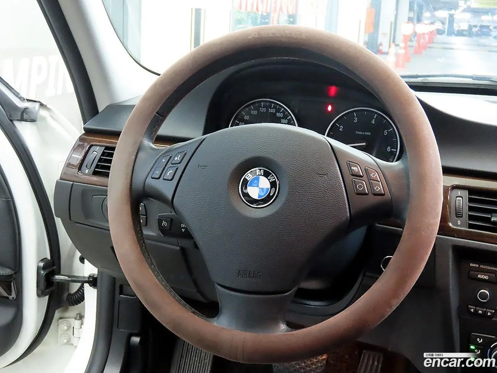 BMW 3 Series E90 320I Sedan - фотография 8864109