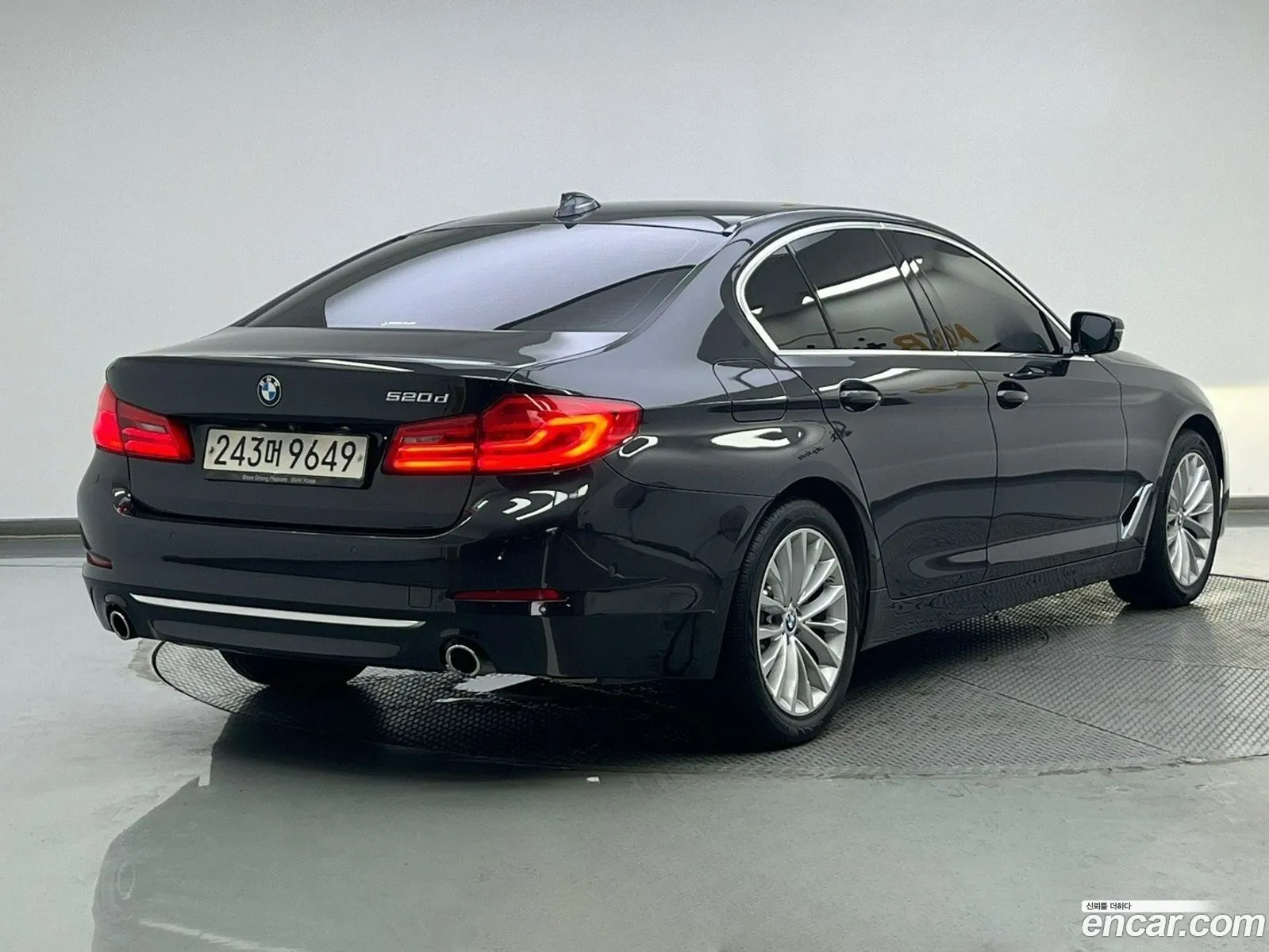 BMW 5 Series G30 520D Luxury Plus - фотография 8863679