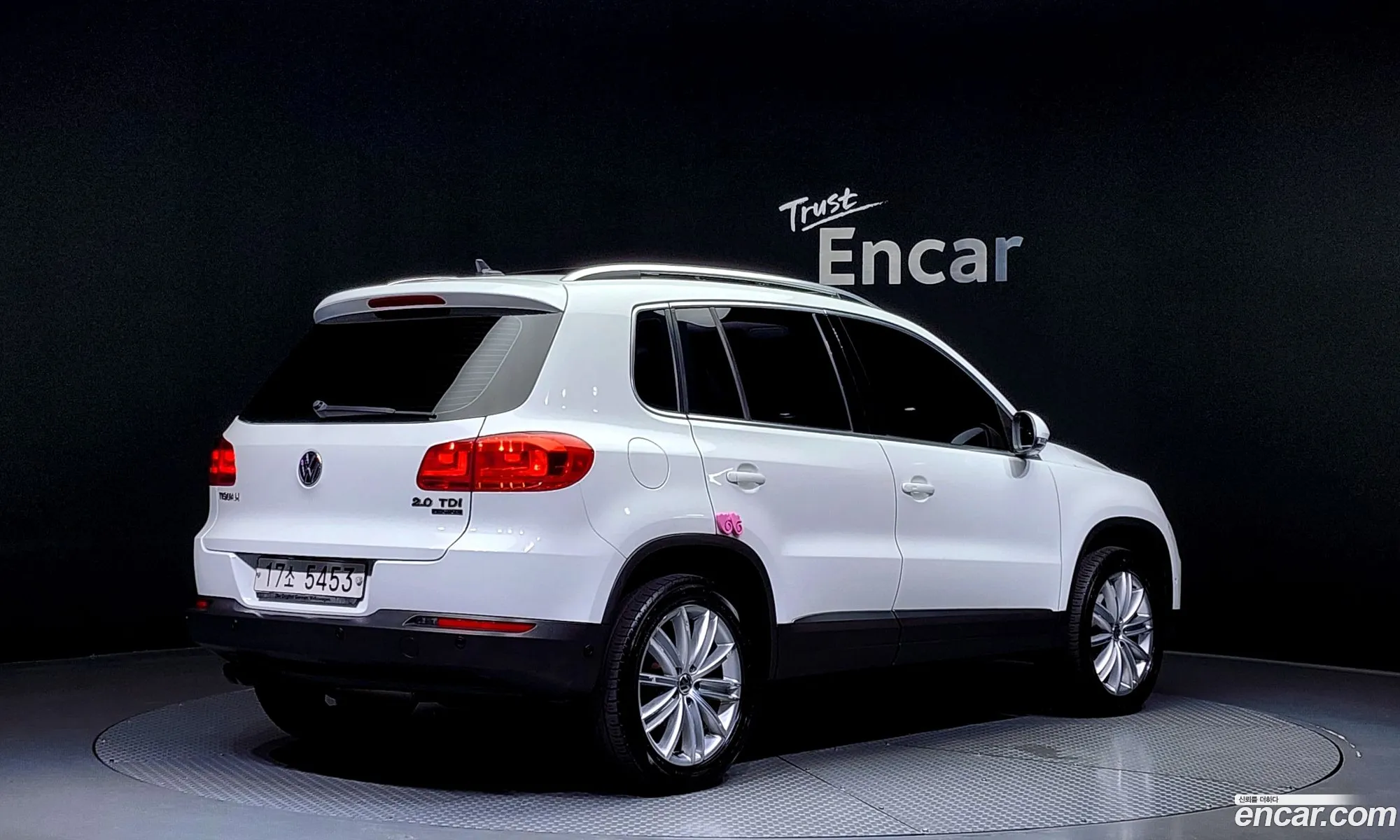 Volkswagen New Tiguan 20 Tdi Premium 5N - фотография 8274820