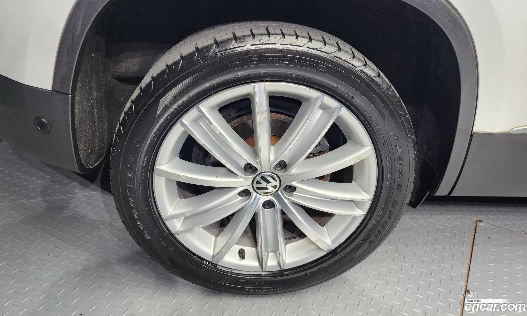Volkswagen New Tiguan 20 Tdi Premium 5N - фотография 8274823