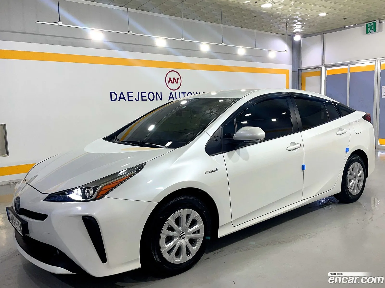 Toyota Prius 4Th Generation 18 - фотография 15415692