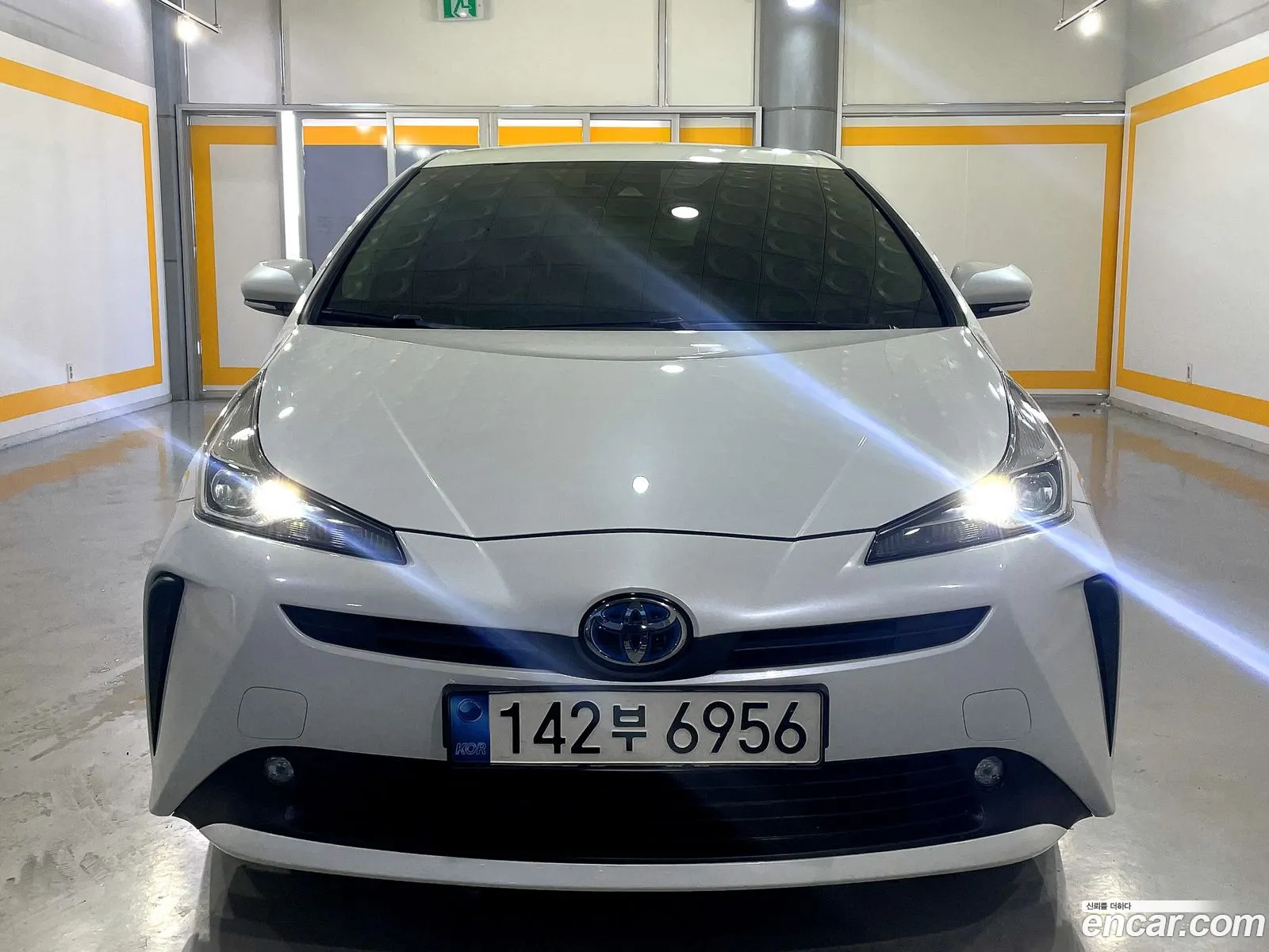 Toyota Prius 4Th Generation 18 - фотография 15415693