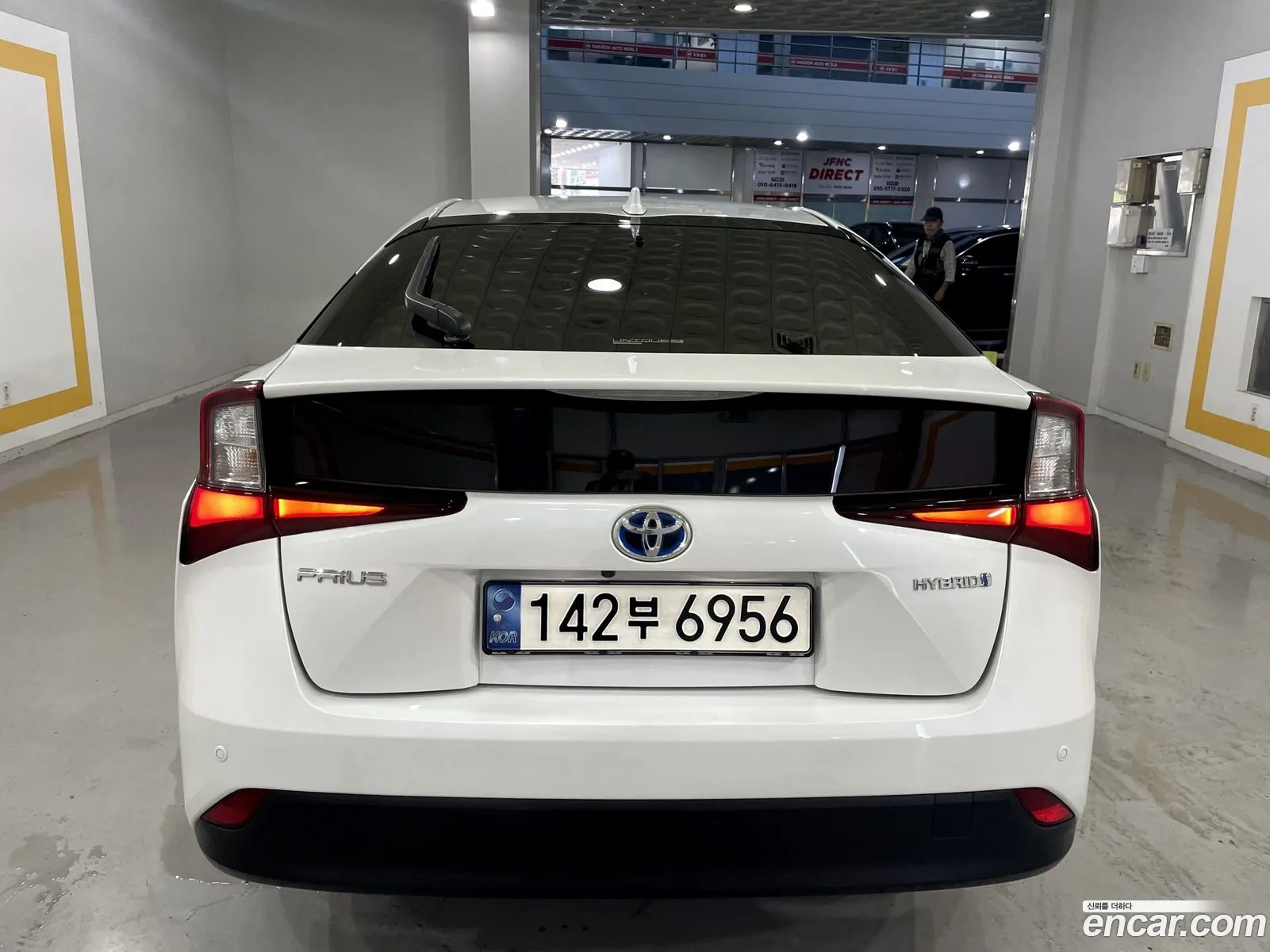 Toyota Prius 4Th Generation 18 - фотография 15415694