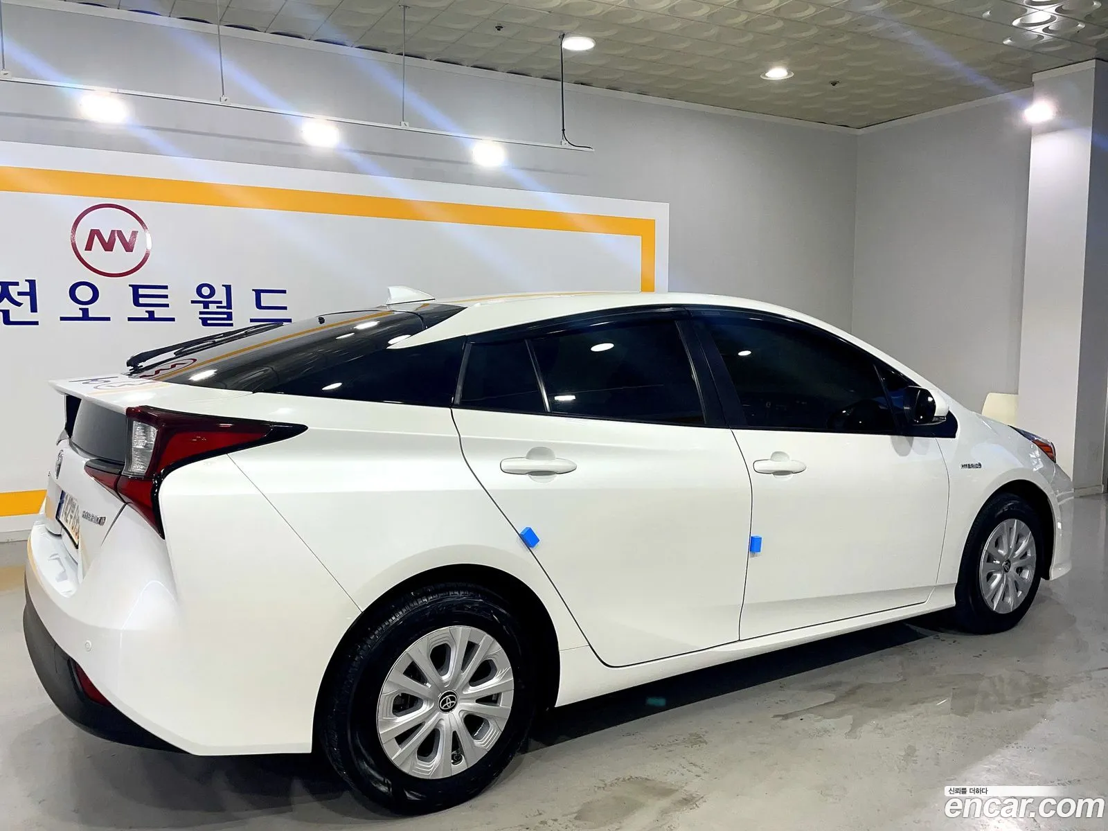 Toyota Prius 4Th Generation 18 - фотография 15415695